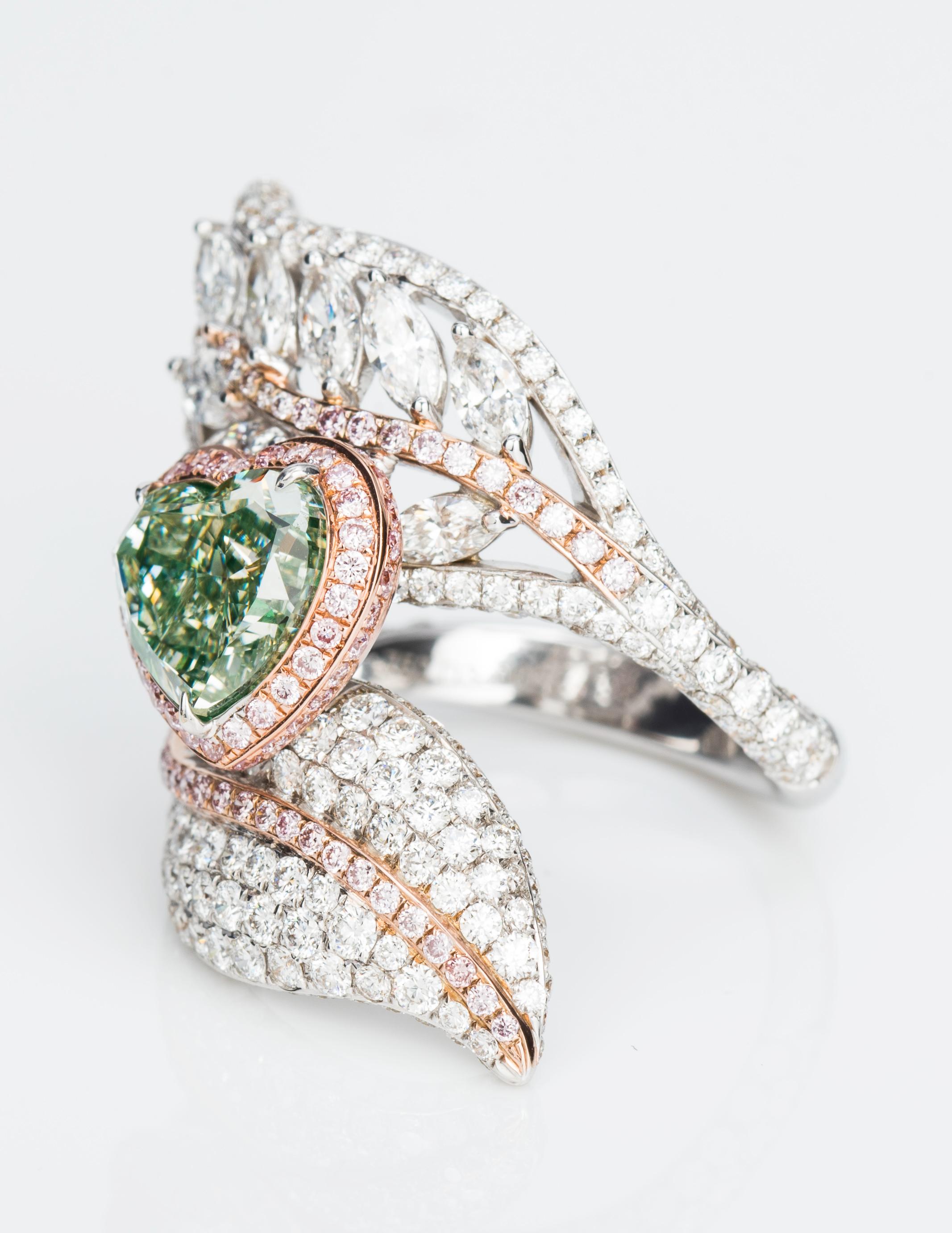 Contemporary GIA Certified 6.13 Carat Fancy Yellow Green and Pink Diamond Ring in 18k Gold For Sale