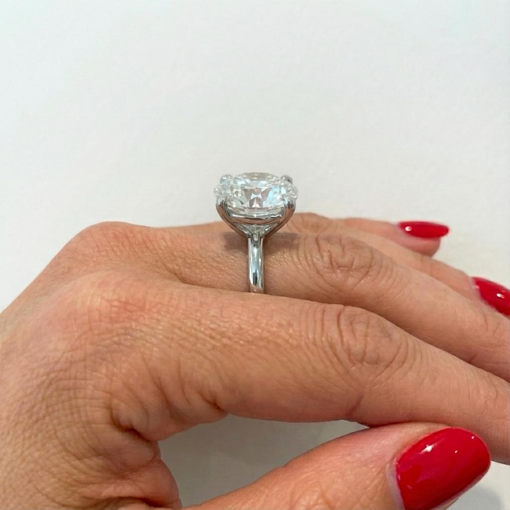 GIA-zertifizierter 6,13 Karat Diamantring mit Rundschliff TYPE IIA im Zustand „Neu“ im Angebot in Chicago, IL