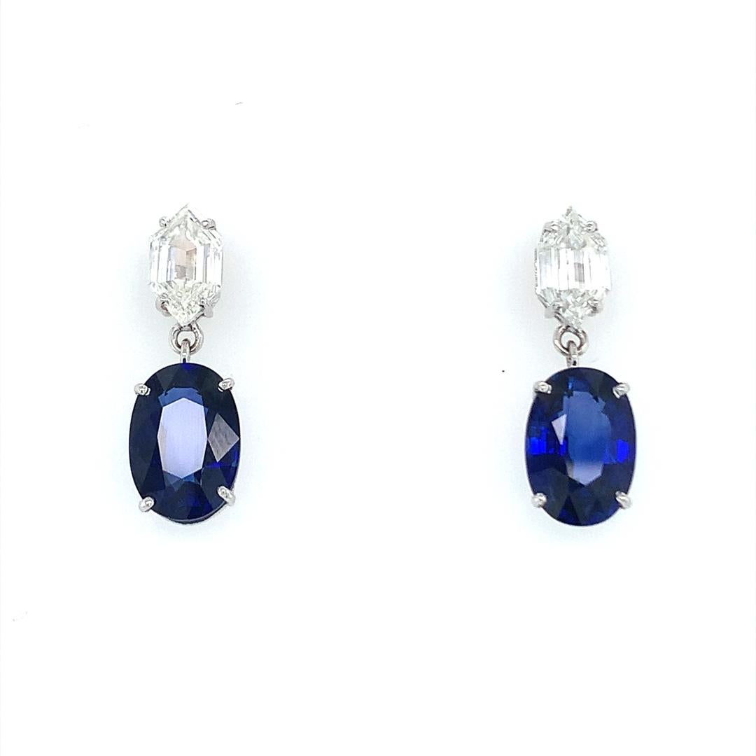 GIA Certified 6.14 Carat Blue sapphire Dangle drop earring with Diamond In New Condition For Sale In New York, NY