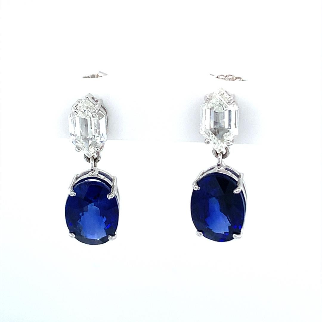 Women's GIA Certified 6.14 Carat Blue sapphire Dangle drop earring with Diamond For Sale