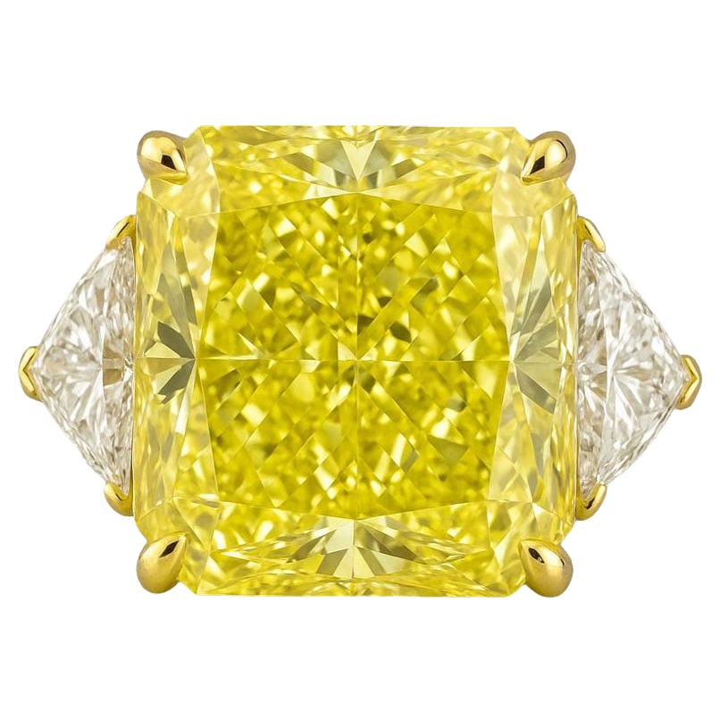 Bague en platine et or jaune 18 carats certifiée GIA avec 6,16 carats de diamant jaune fantaisie en vente