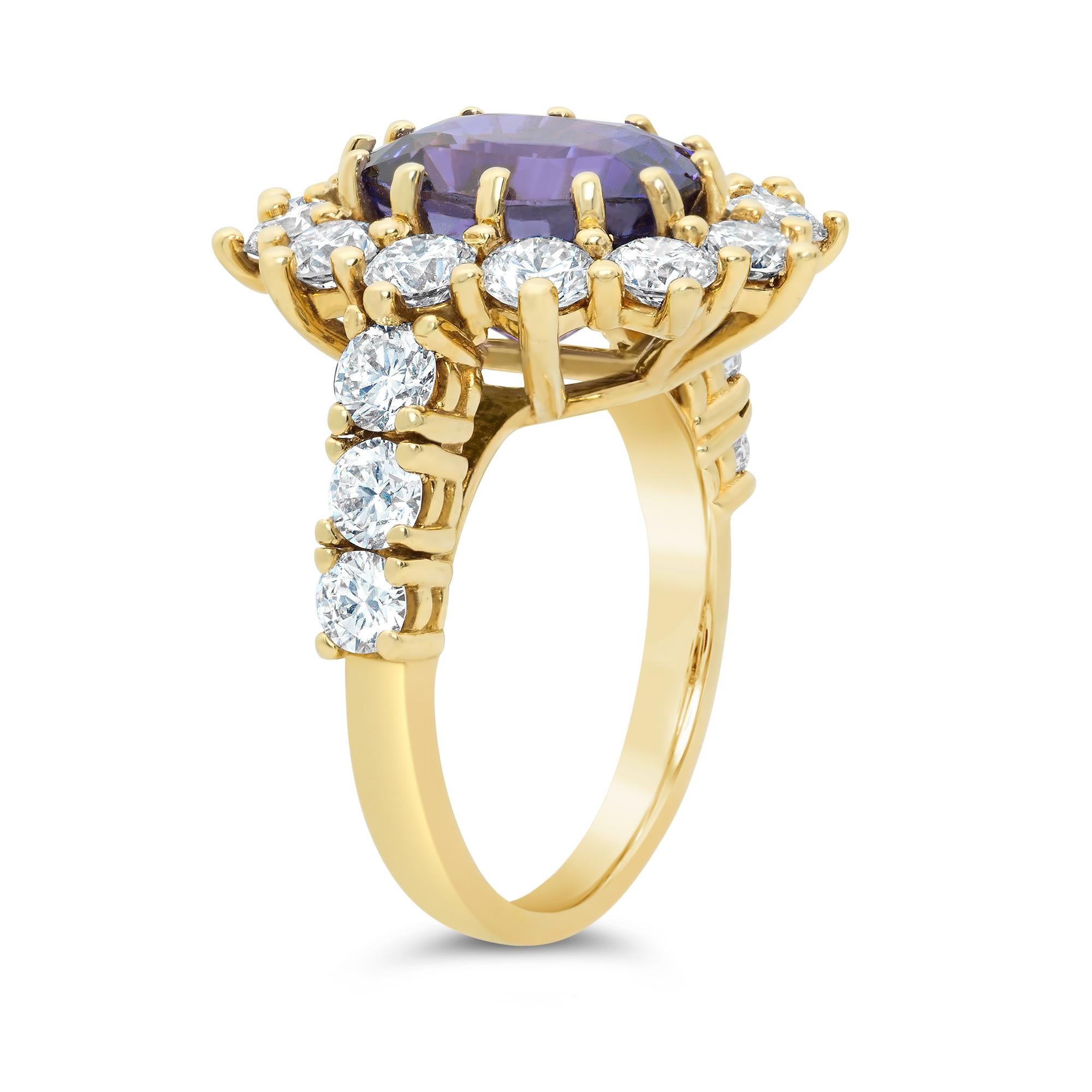 Women's GIA Certified 6.17 Carats Oval Cut Color Change Sapphire & Diamond Cocktail Ring For Sale