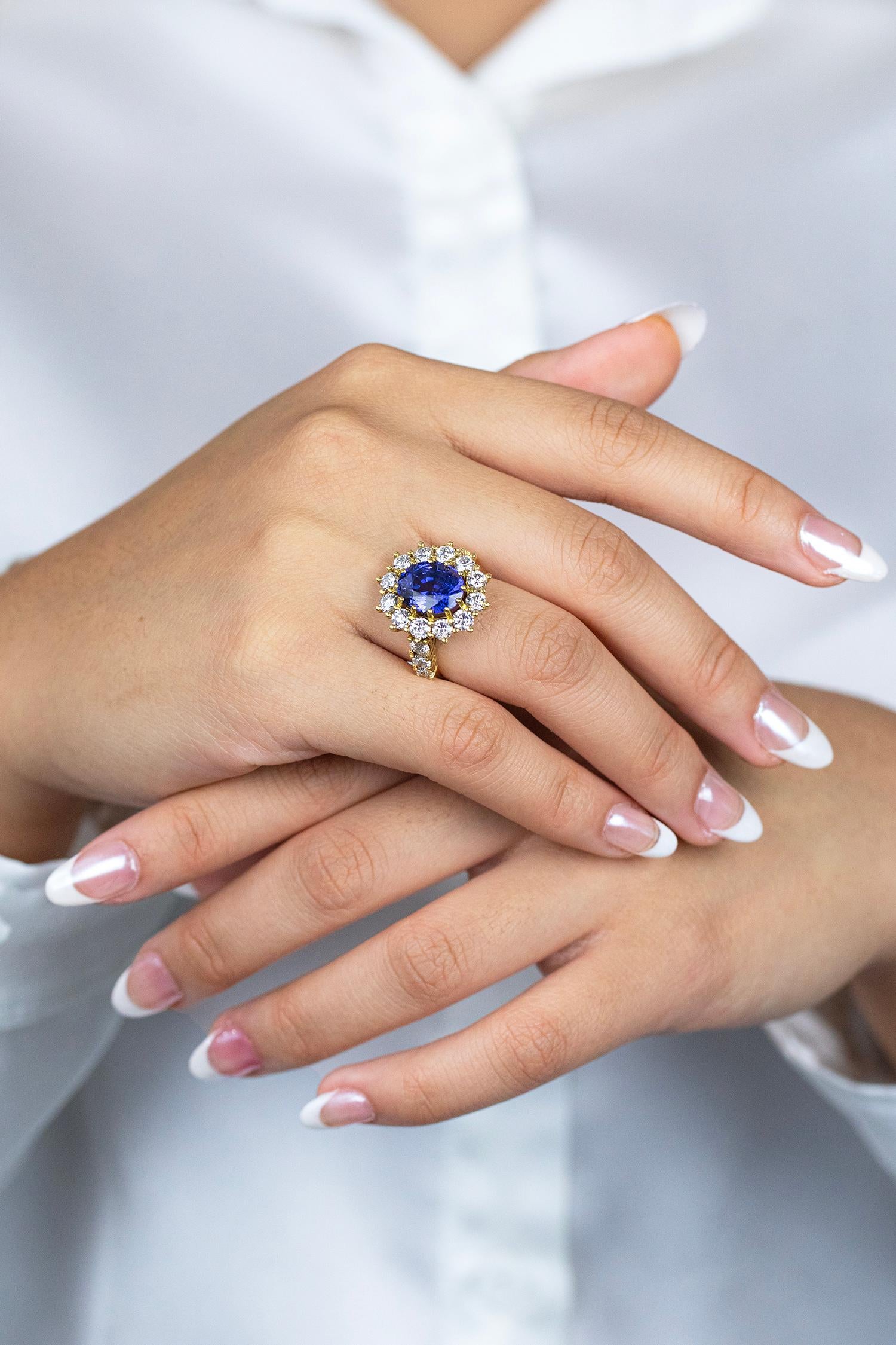 GIA Certified 6.17 Carats Oval Cut Color Change Sapphire & Diamond Cocktail Ring For Sale 2