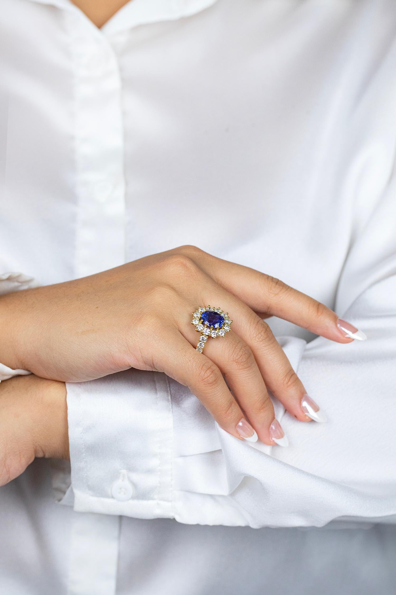 GIA Certified 6.17 Carats Oval Cut Color Change Sapphire & Diamond Cocktail Ring For Sale 3