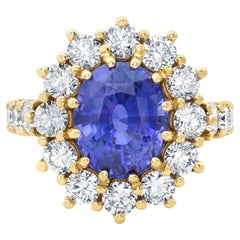Anillo de Cóctel de Zafiro y Diamantes de Corte Ovalado con Cambio de Color y Certificado GIA de 6,17 Quilates