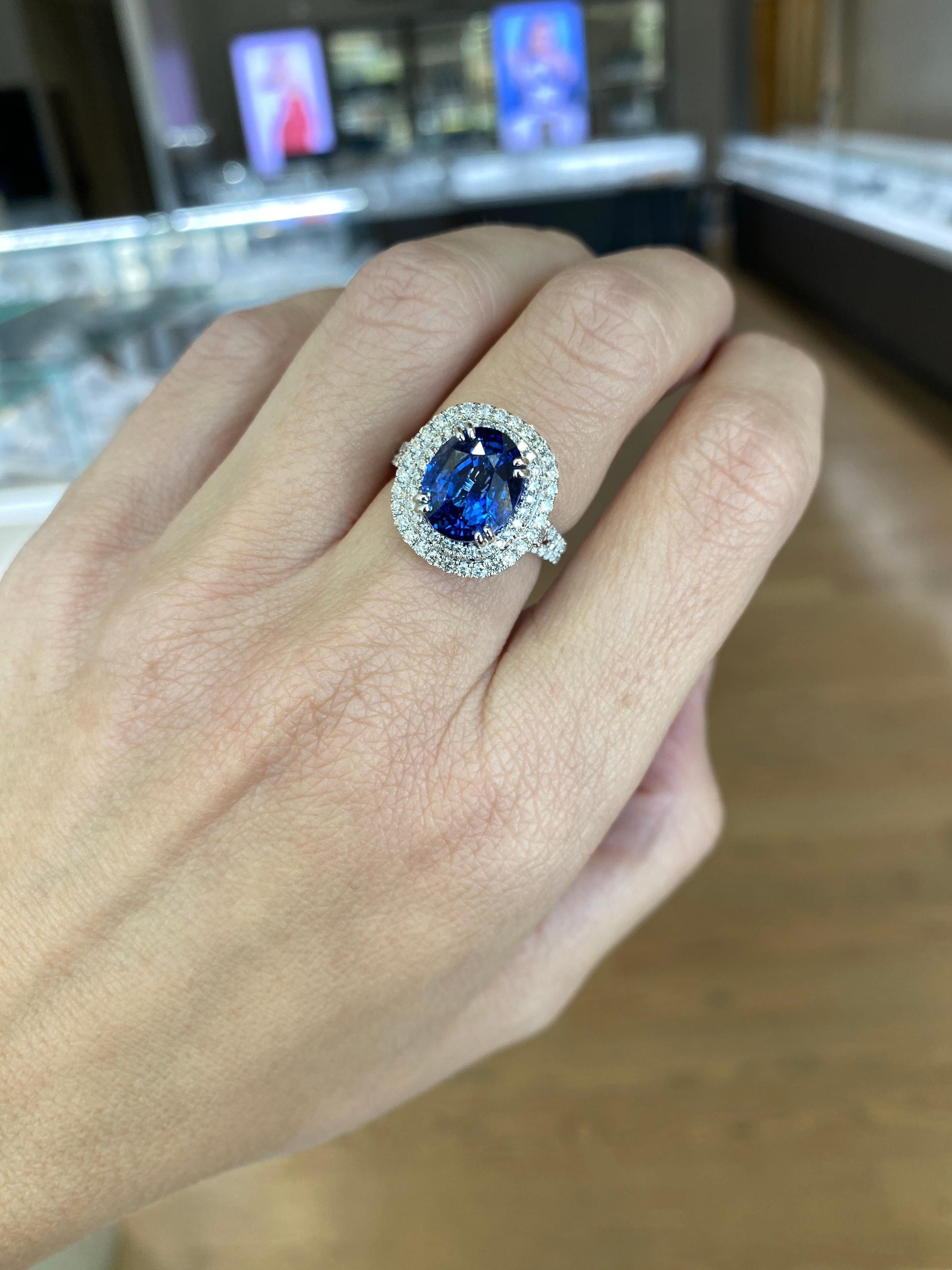 Women's or Men's GIA Certified 6.18 Carat Oval Shaped Sri Lankan Sapphire & Diamond Ring For Sale