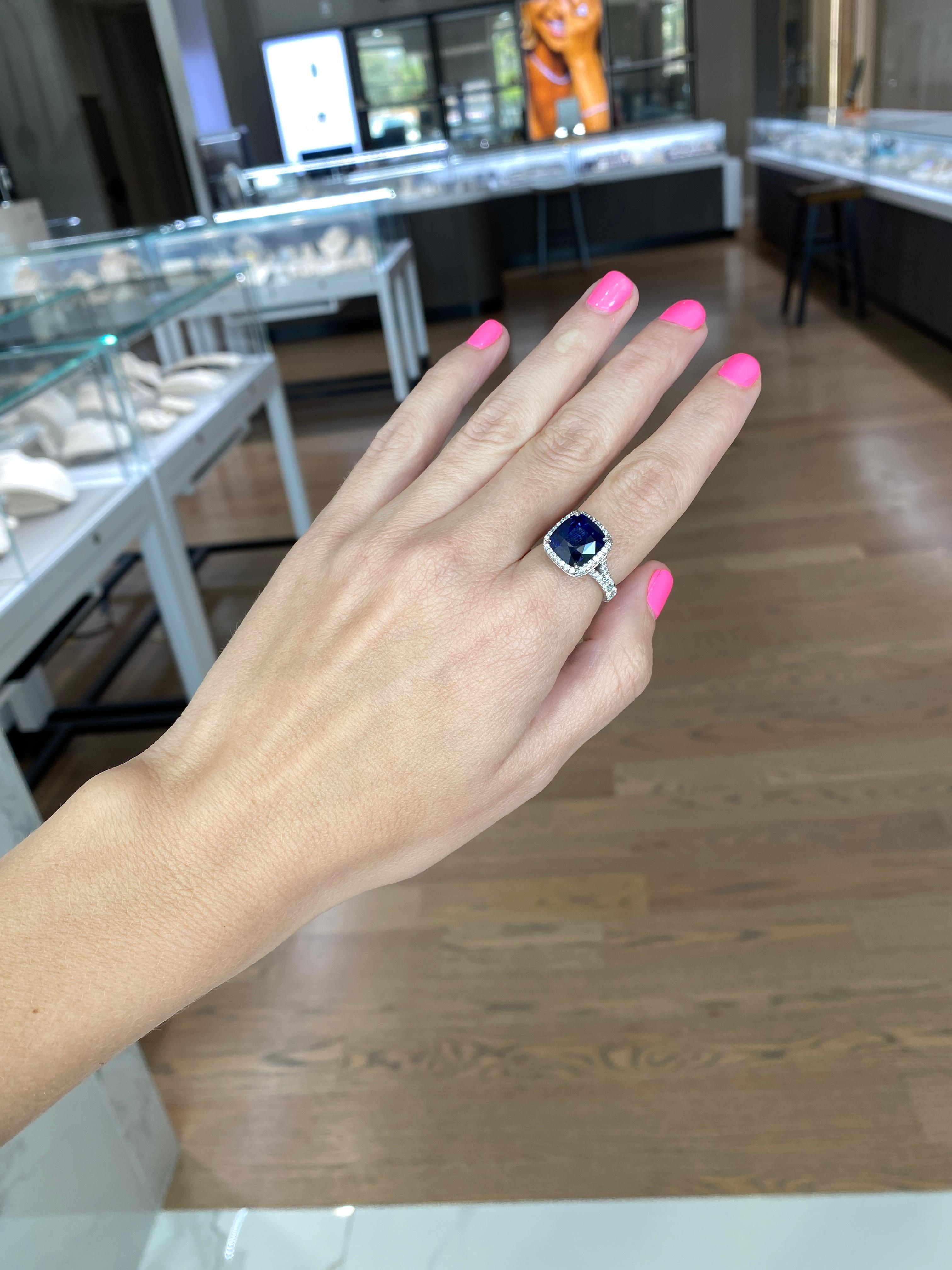 GIA-zertifizierter Ring mit 6,25 Karat Saphir im Kissenschliff und 1,60 Karat runden Diamanten im Kissenschliff im Angebot 7