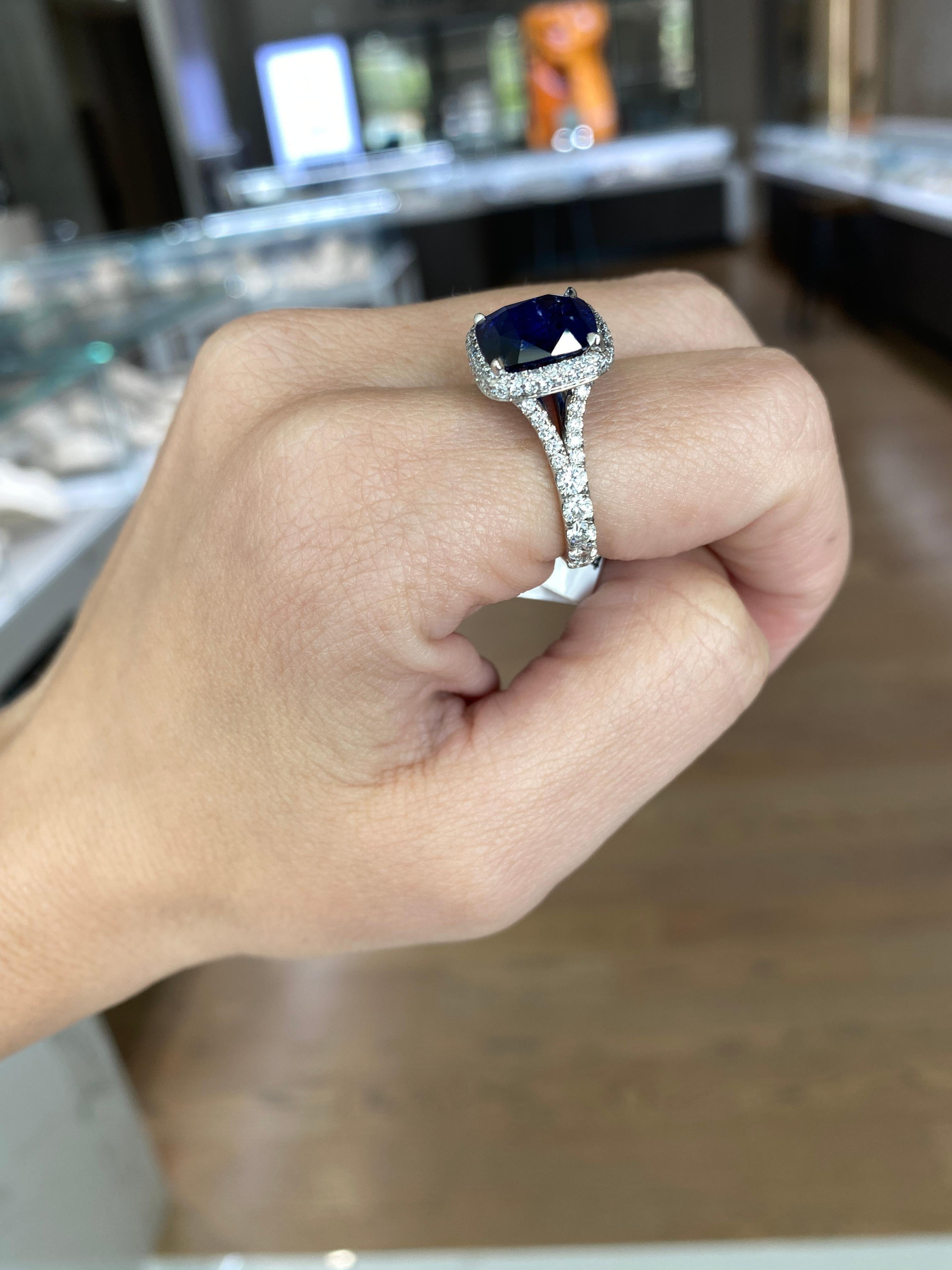 GIA-zertifizierter Ring mit 6,25 Karat Saphir im Kissenschliff und 1,60 Karat runden Diamanten im Kissenschliff im Angebot 9