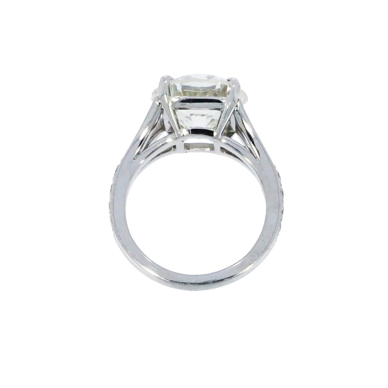 round cut diamond engagement rings platinum