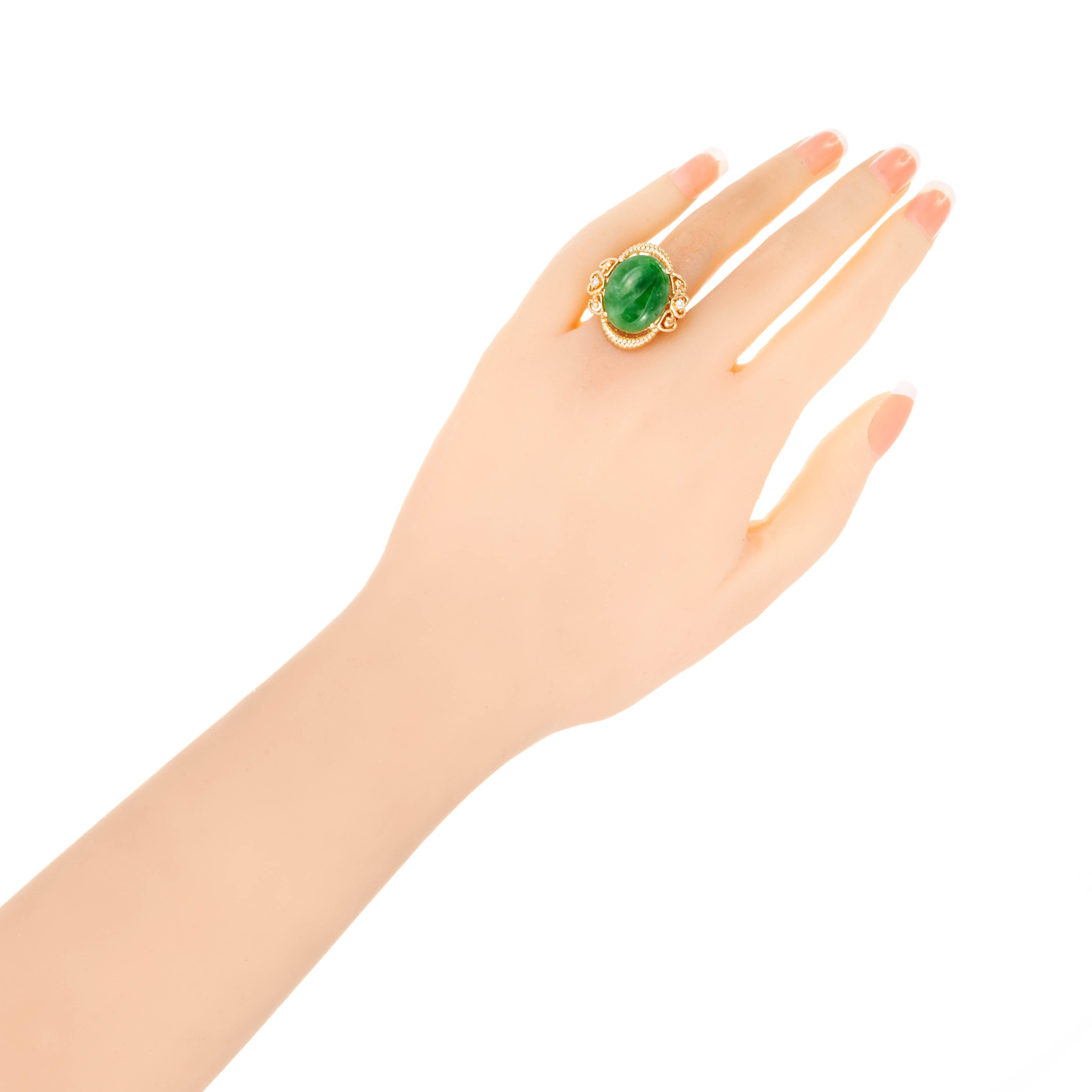 GIA-zertifizierter 6,33 Karat Cabochon Jadeit Jade Grüner Diamant Gold Cocktail-Ring (Ovalschliff) im Angebot