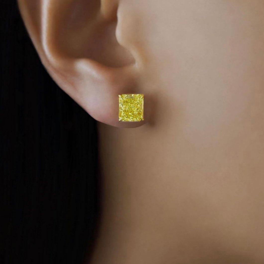 Taille coussin Boucles d'oreilles en diamant certifié GIA de 6,39 carats de couleur jaune fantaisie et taille coussin en vente