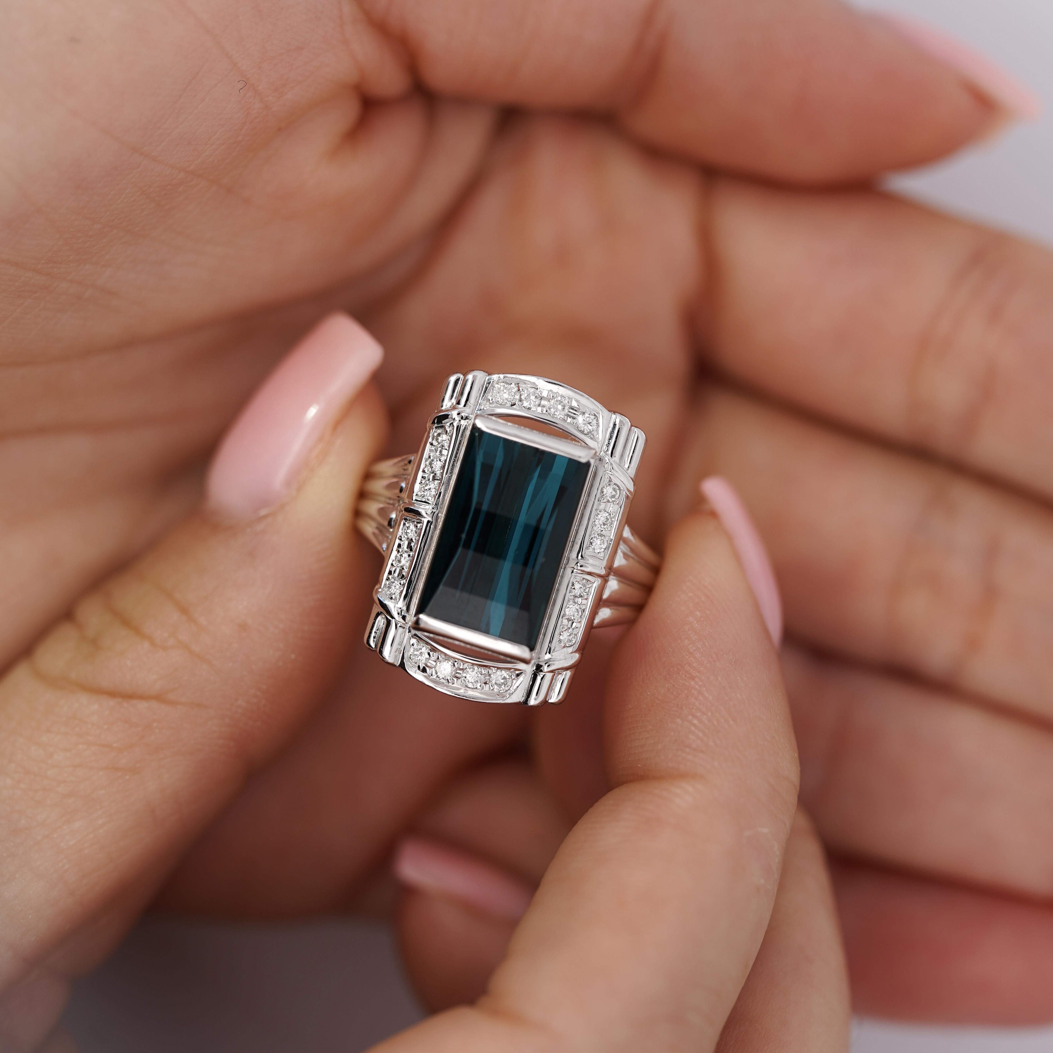 Taille émeraude Bague rétro vintage en platine avec tourmaline indicolite bleue certifiée GIA de 6,40 carats en vente