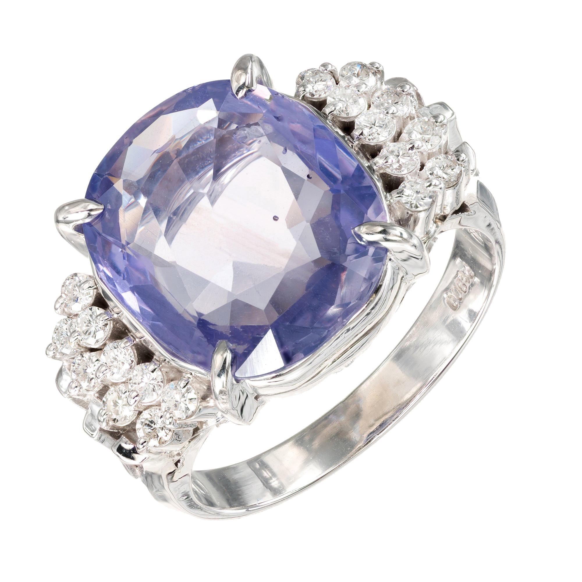 Bague en platine avec saphir de couleur changeante certifié GIA de 6,40 carats et diamants en vente