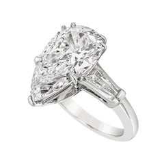 Anello di fidanzamento a tre pietre con diamante a forma di pera certificato GIA da 6.41 carati