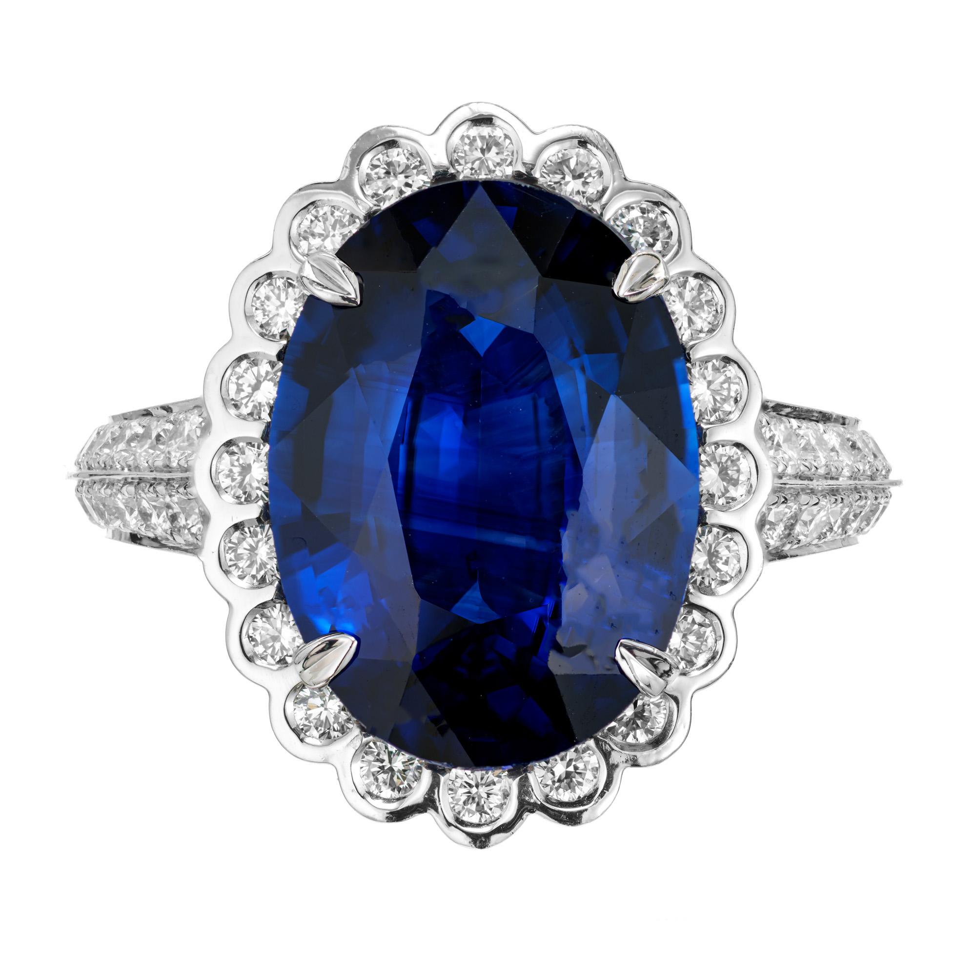 Bague de fiançailles en platine certifiée GIA 6,48 carats saphir ovale diamant halo en vente 4