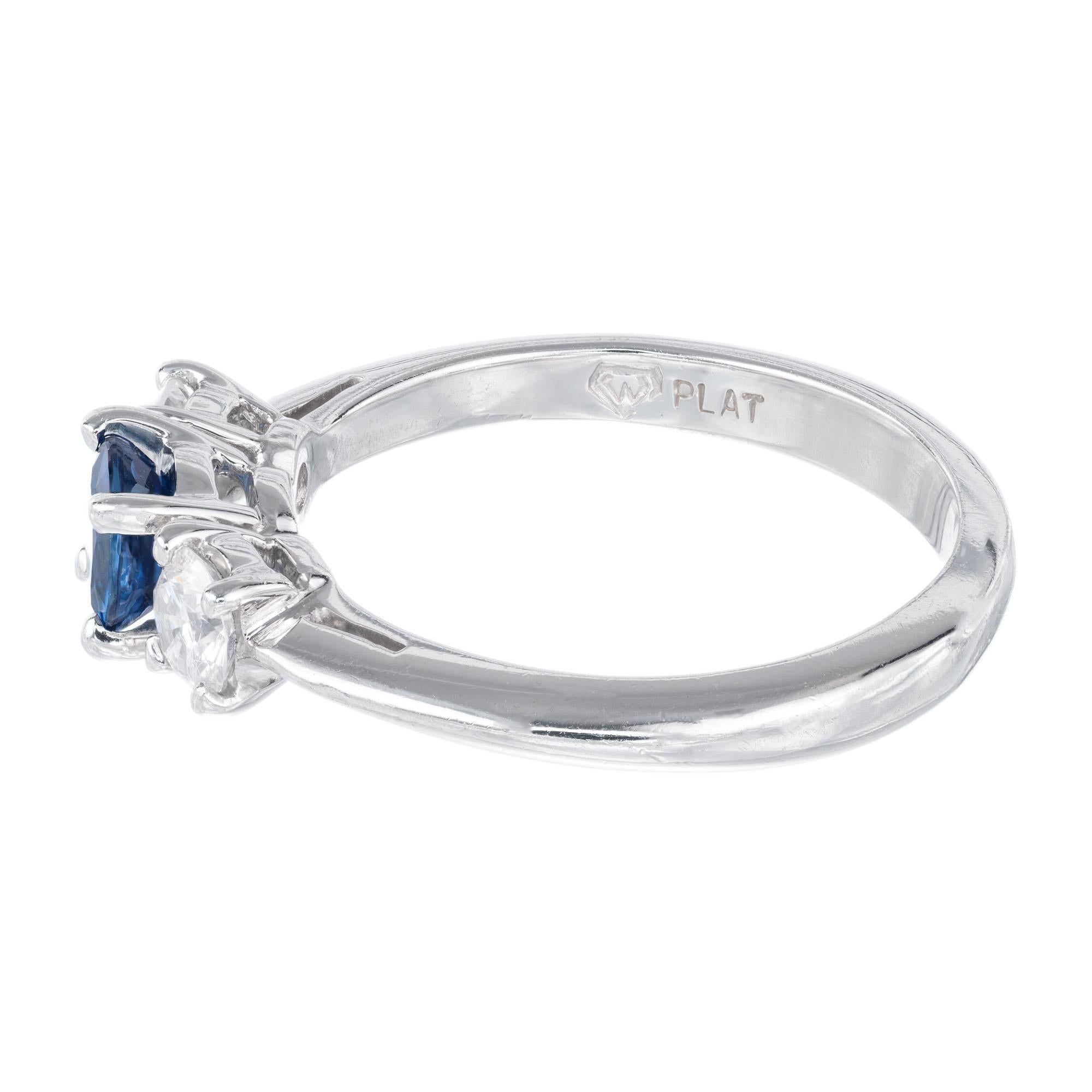 GIA zertifiziert .65 Karat Saphir Diamant Drei-Stein-Verlobungsring im Zustand „Gut“ im Angebot in Stamford, CT