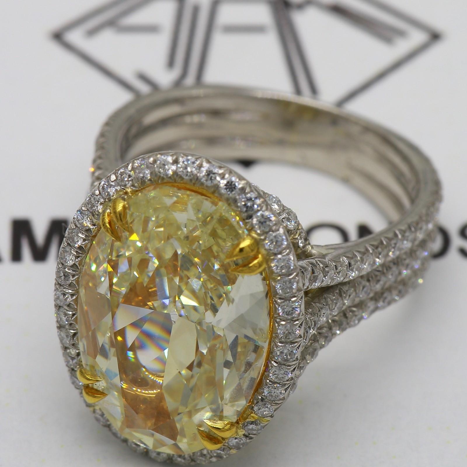 Romantic Gia certified 6.51 carat natural diamond oval cocktail ring For Sale