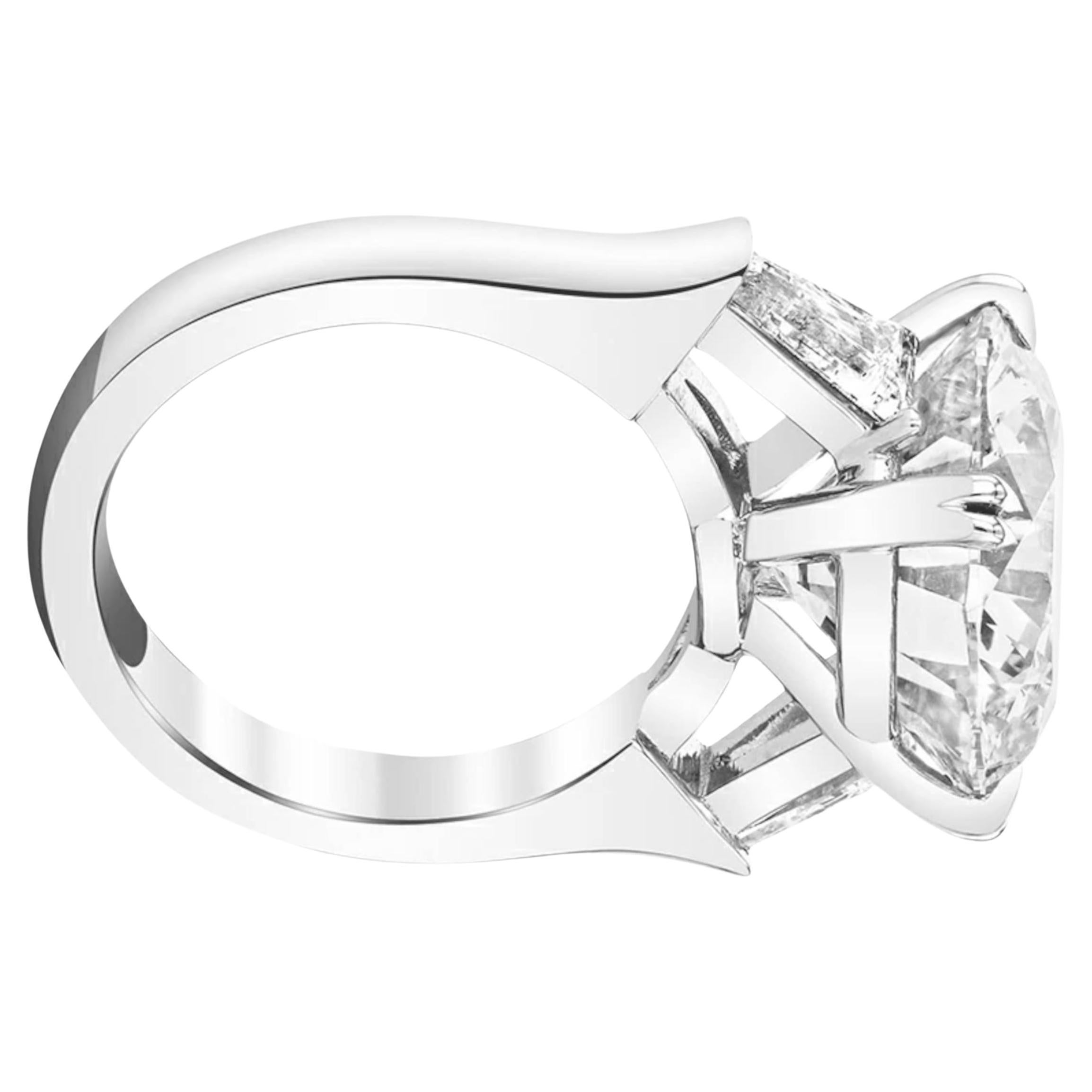 Anello con diamante Brilliante rotondo certificato GIA da 6,52 carati e Baguette affusolate in platino

Questo anello mozzafiato presenta un diamante Brilliante rotondo da 6,52 carati certificato GIA, di colore I e purezza VS1, con taglio,