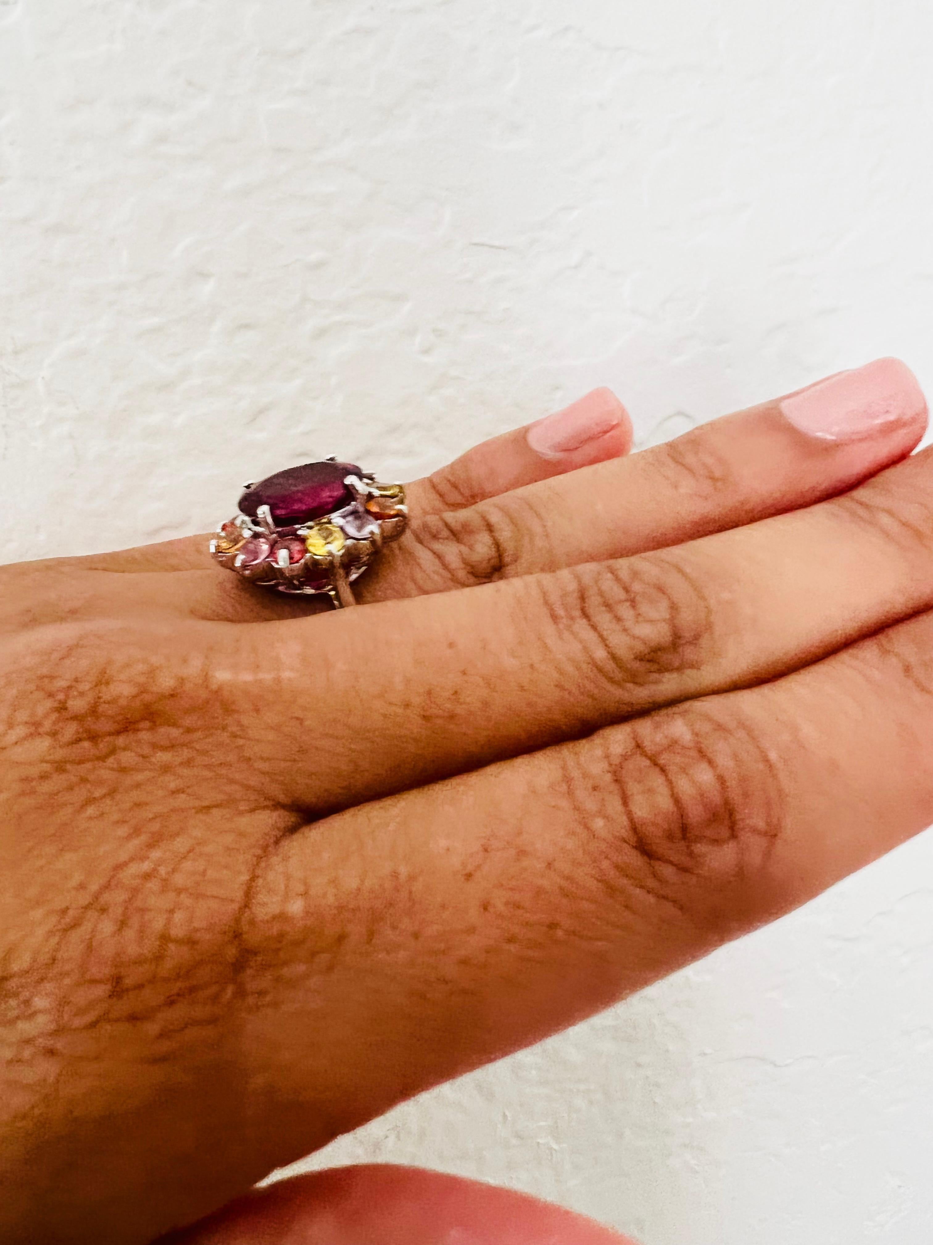 Anello Cocktail in oro bianco con zaffiro rubellite naturale certificato GIA da 6,53 carati in vendita 5