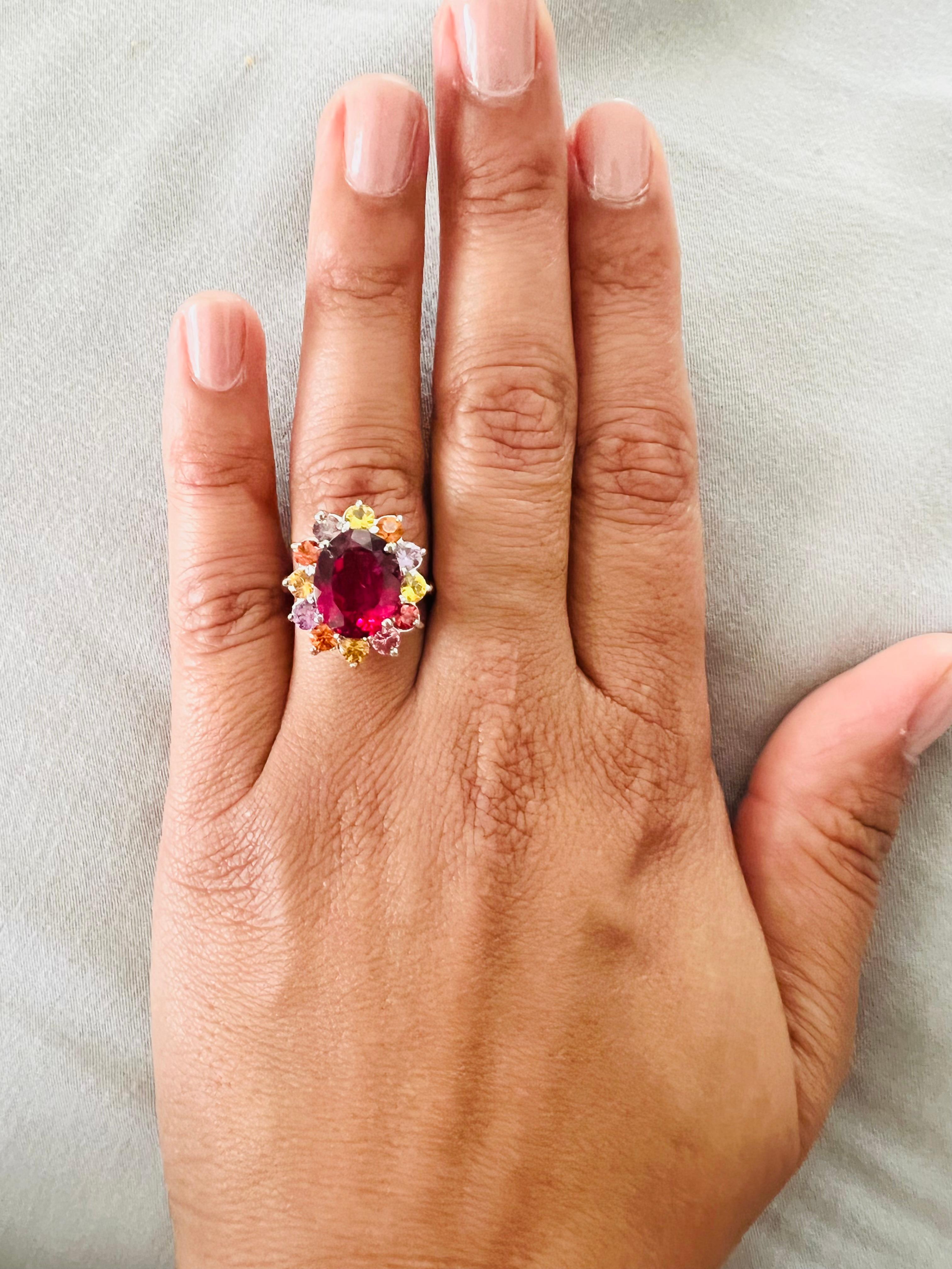 Anello Cocktail in oro bianco con zaffiro rubellite naturale certificato GIA da 6,53 carati in vendita 3