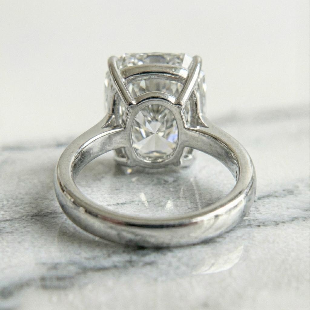 Taglio vecchia miniera Anello con diamante Brilliante Old Mine certificato GIA da 6,55 carati di colore F in vendita