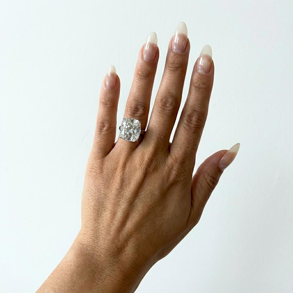 Anello con diamante Brilliante Old Mine certificato GIA da 6,55 carati di colore F In condizioni Nuovo in vendita a Chicago, IL