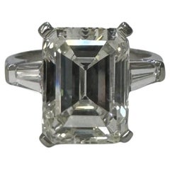 Certifié GIA 6,57cts. Diamant taille émeraude Couleur J Clarté SI1 serti en platine