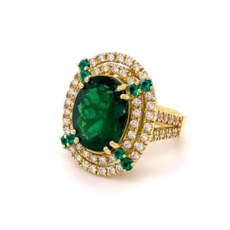 GIA Certified 6.58 Carat Colombian Natural Emerald 18 Karat Yellow Gold Ring For Sale 2