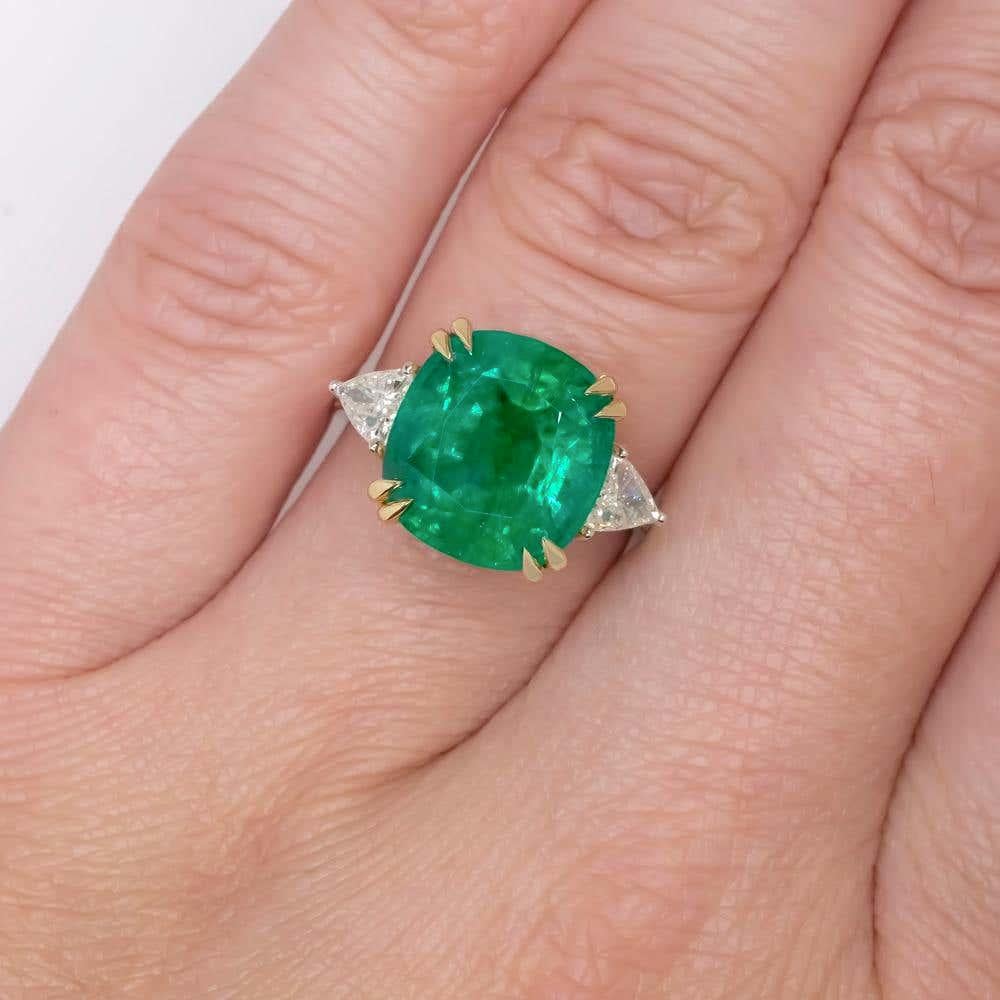 GIA Certified 6.60 Carat Cushion Cut Green Emerald Trillion Diamond Ring In New Condition In Chicago, IL