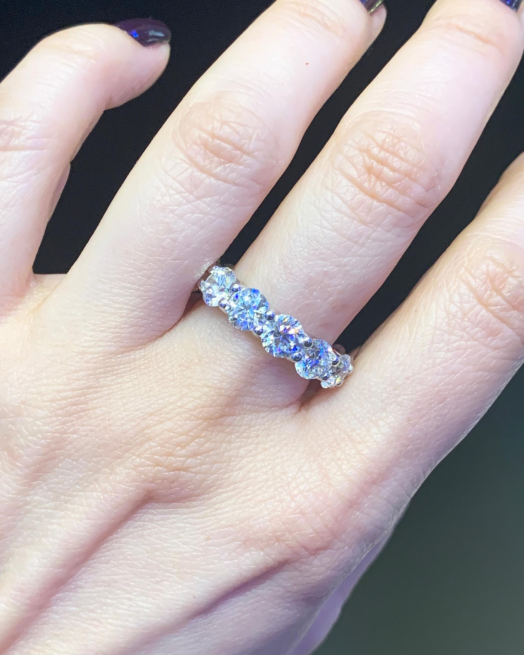 Spectra Fine Jewelry, GIA zertifizierter runder Diamant-Ehering mit 6,60 Karat im Zustand „Neu“ im Angebot in New York, NY