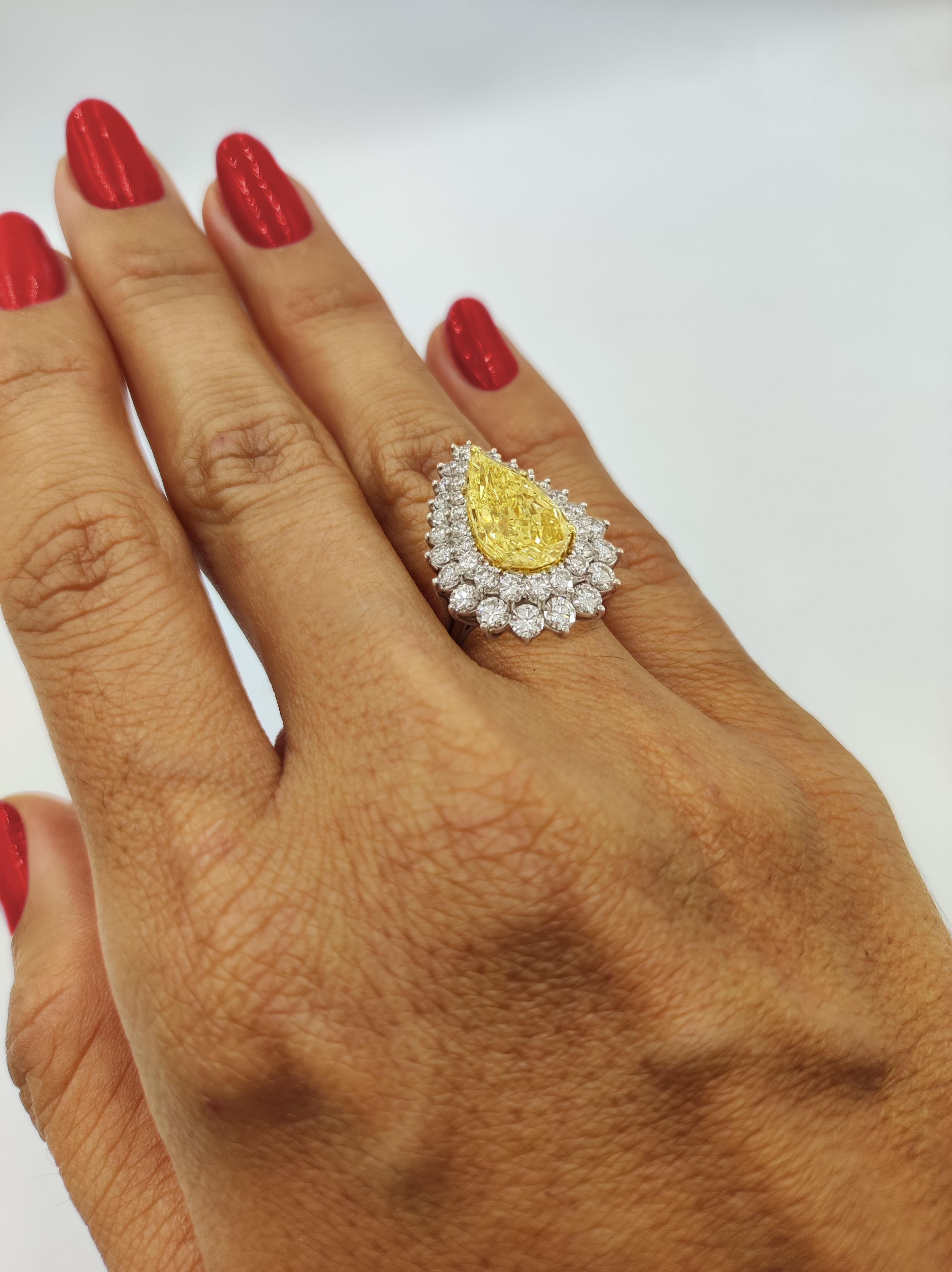 GIA-zertifizierter Ring mit gelbem Fancy-Diamant im Birnen Brillantschliff, 6,60 für Damen oder Herren im Angebot
