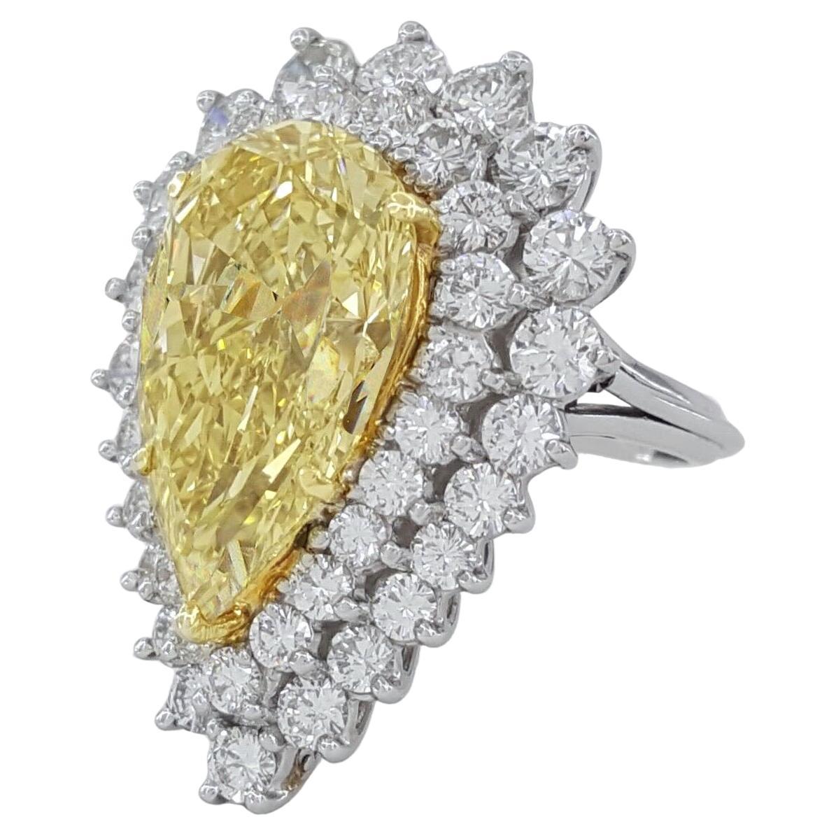 GIA-zertifizierter Ring mit gelbem Fancy-Diamant im Birnen Brillantschliff, 6,60 (Moderne) im Angebot