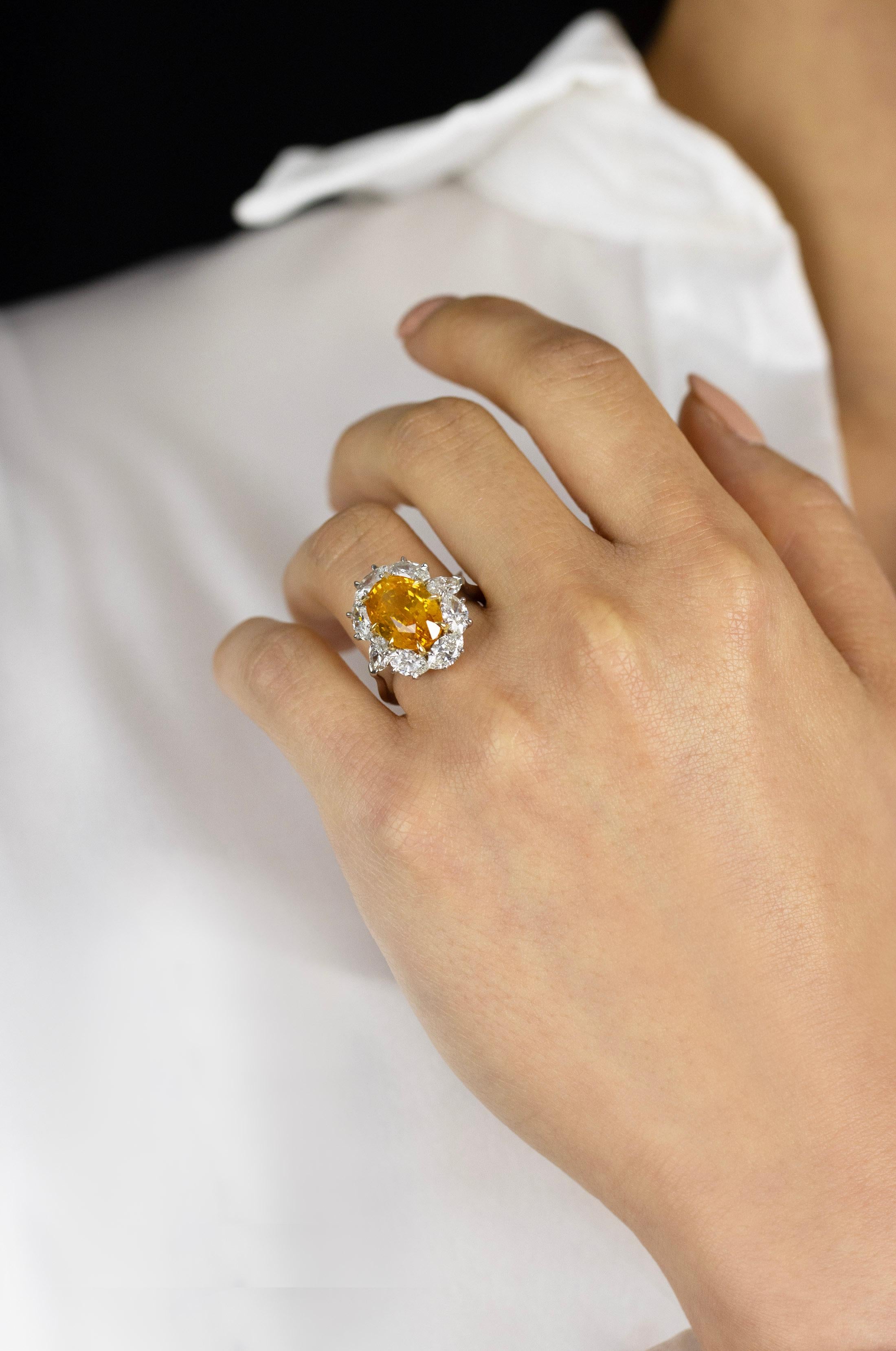 GIA-zertifizierter 6,64 Karat Ovalschliff Orange Saphir mit Diamant Halo Mode-Ring Damen im Angebot