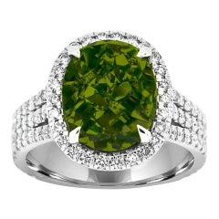 Anello con diamanti in oro bianco 18 carati certificato GIA con alessandrite ovale aureolata da 6,65 carati