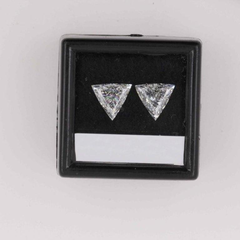 Taille coussin Bague sur mesure de 6,68 carats de diamant jaune intense fantaisie taille coussin certifié GIA en vente