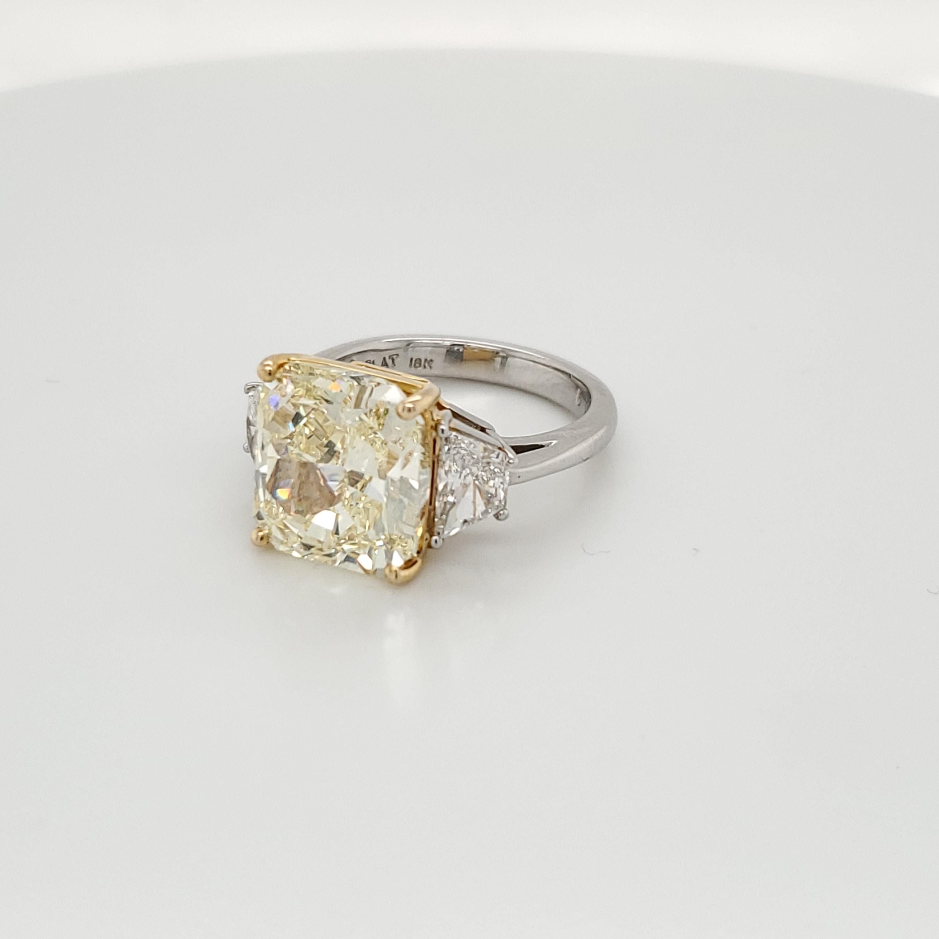 GIA Certified 6.69 Carat Internally Flawless Fancy Yellow Three-Stone Ring In New Condition In New York, NY
