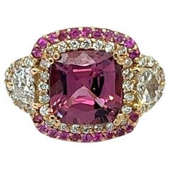 GIA Certified 6,69 Carat No Heat Spinel Diamond Anello a tre pietre in oro 18 carati