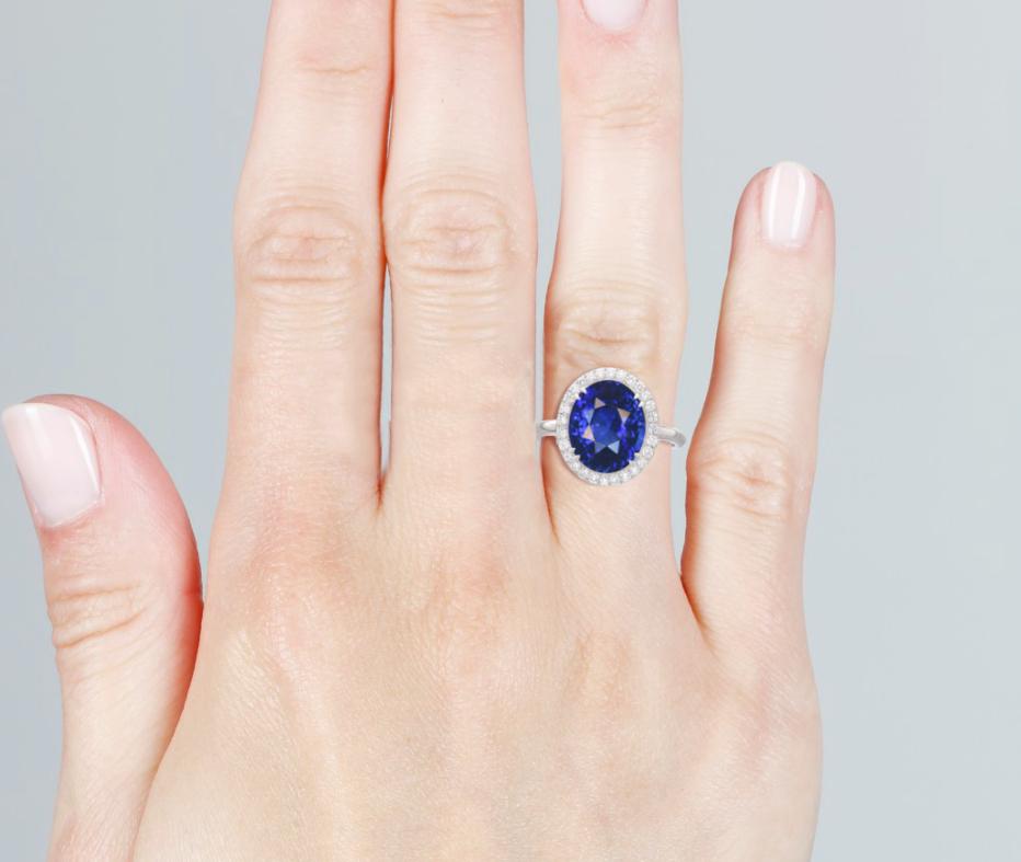 Beautiful 18kt white gold ring with a natural untreated 5.76 carat blue sapphire; this stone is from Kashmir and is GIA certified. 
Tha main stone is sorrounded by a diamonds halo.
The diamonds are F-G color and VS in clarity.