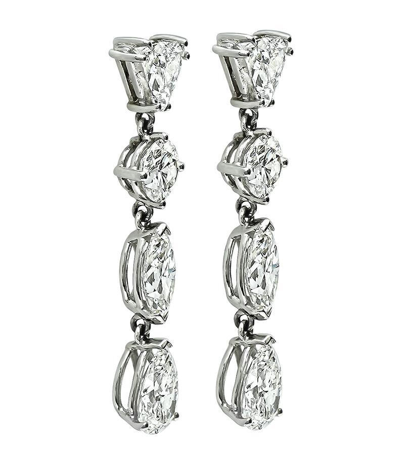 Questo è un fantastico paio di orecchini a goccia in oro bianco 14k. Gli orecchini sono caratterizzati da scintillanti diamanti con taglio a pera, marquise, rotondo e trilliant per un peso di 6,70 carati. Tutti i diamanti sono certificati GIA,