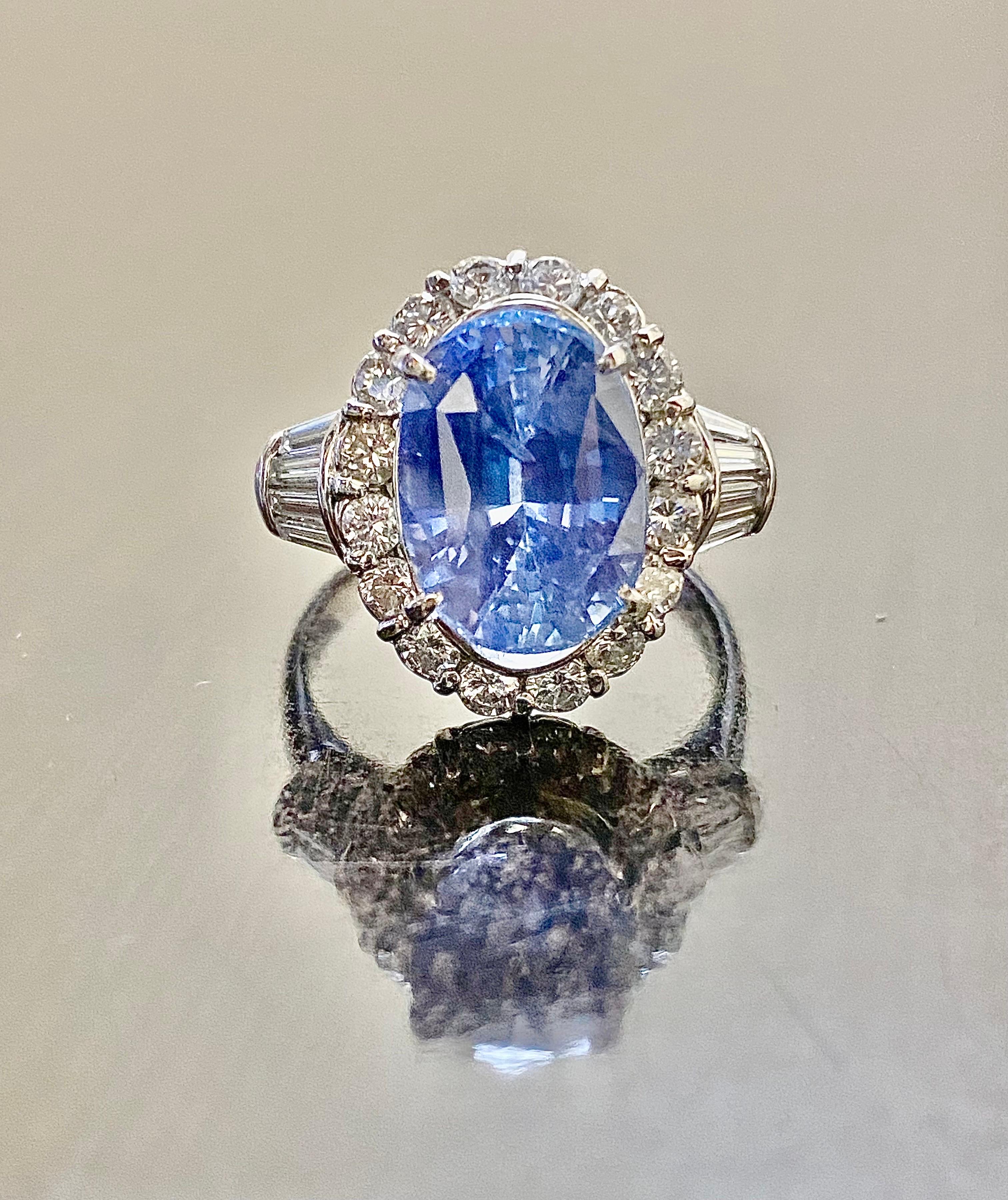 Art déco GIA Certified 6.73 Carat No Heat Cornflower Blue Sapphire Engagement Ring en vente