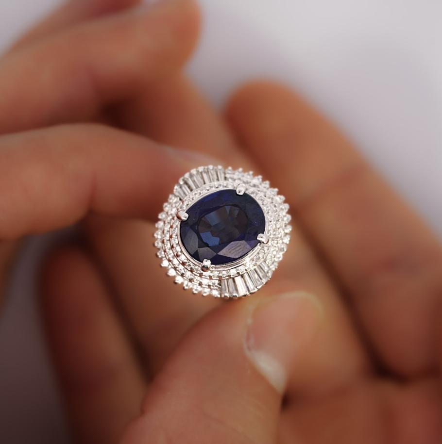 GIA Certified 6.75 Carat Oval Blue Sapphire and Diamond Ballerina Ring For Sale 1