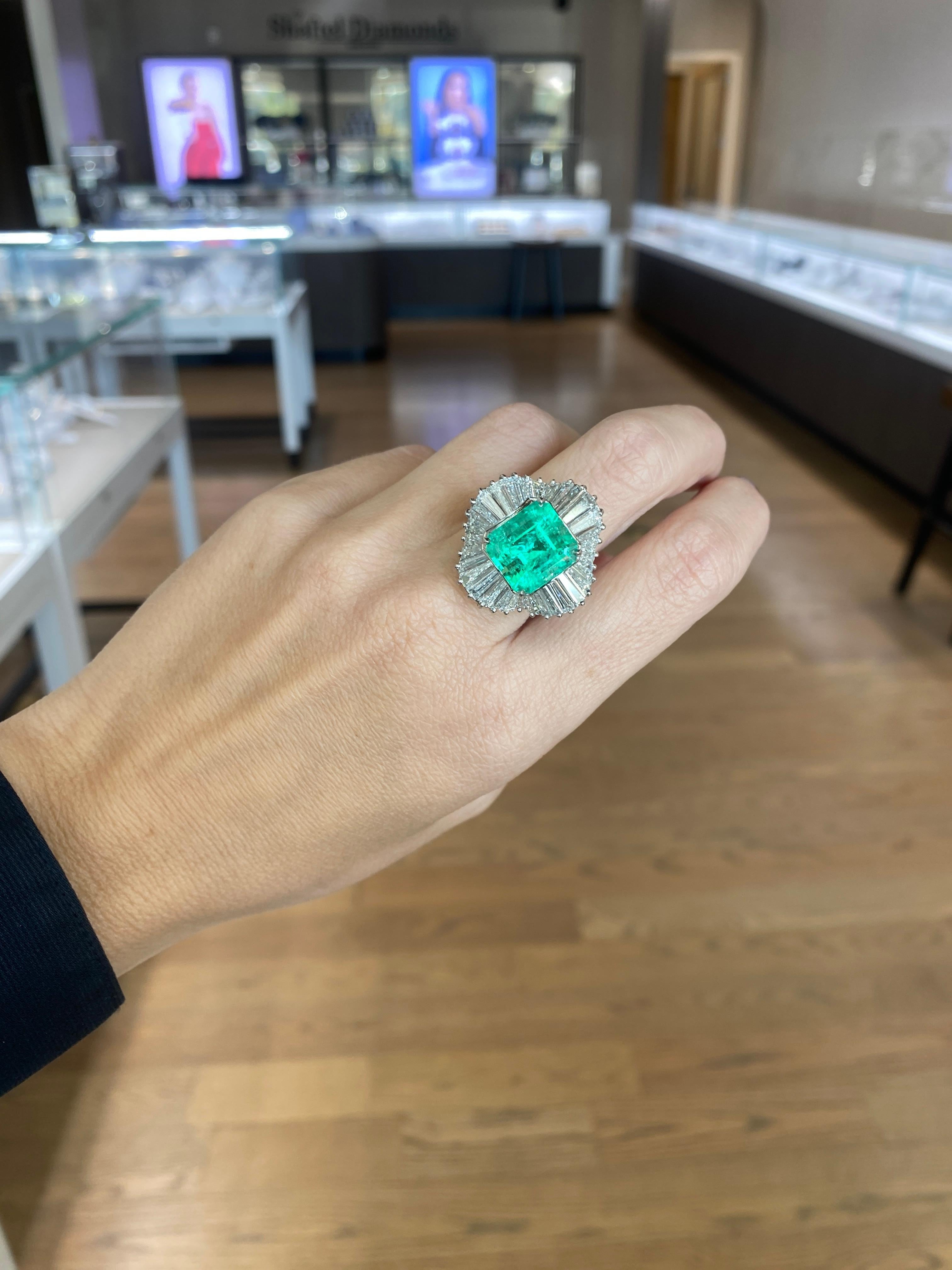 GIA Certified 6.77 Carat Colombian Emerald & Diamond Cocktail Ring For Sale 6