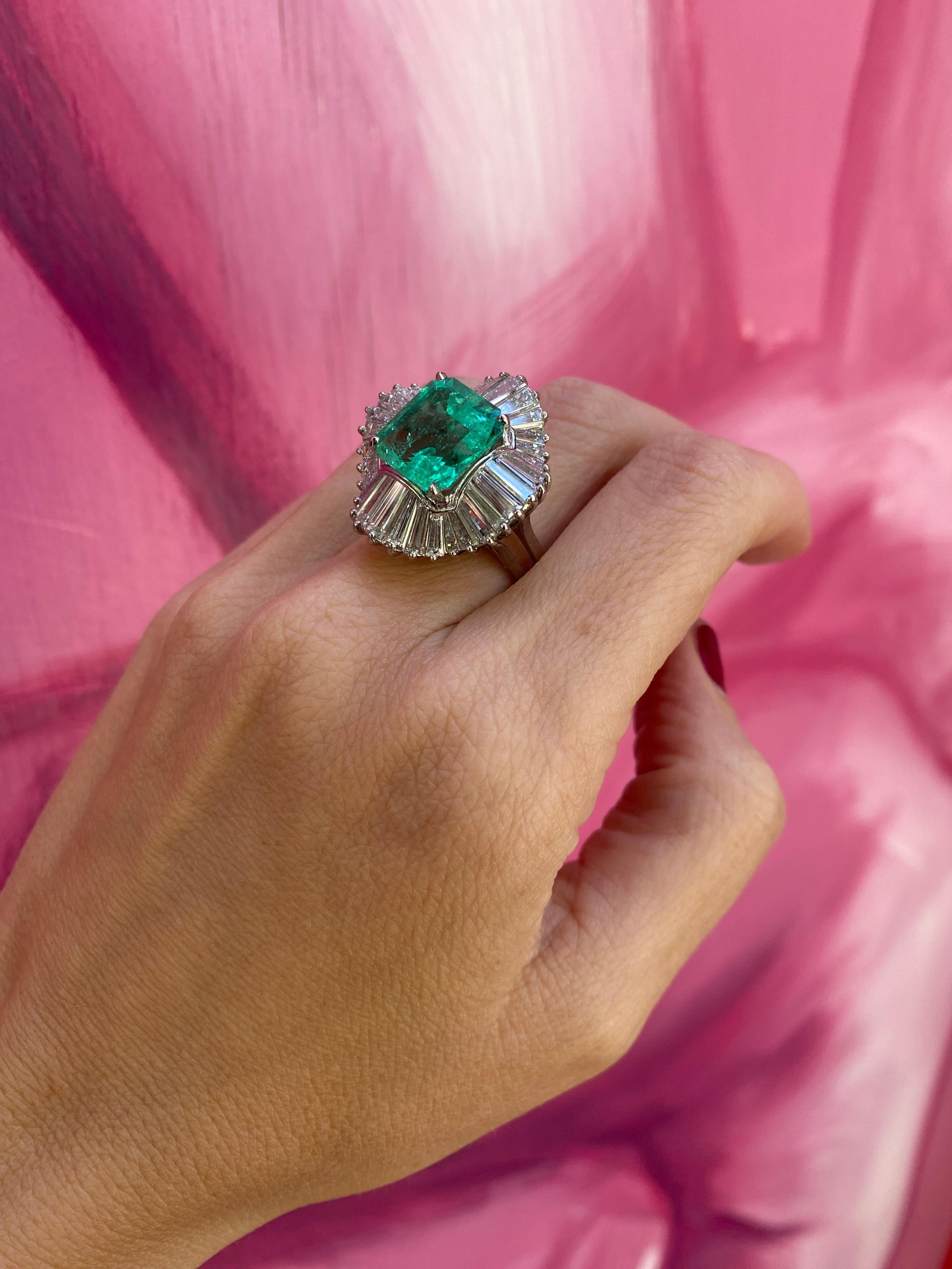 GIA Certified 6.77 Carat Colombian Emerald & Diamond Cocktail Ring For Sale 10