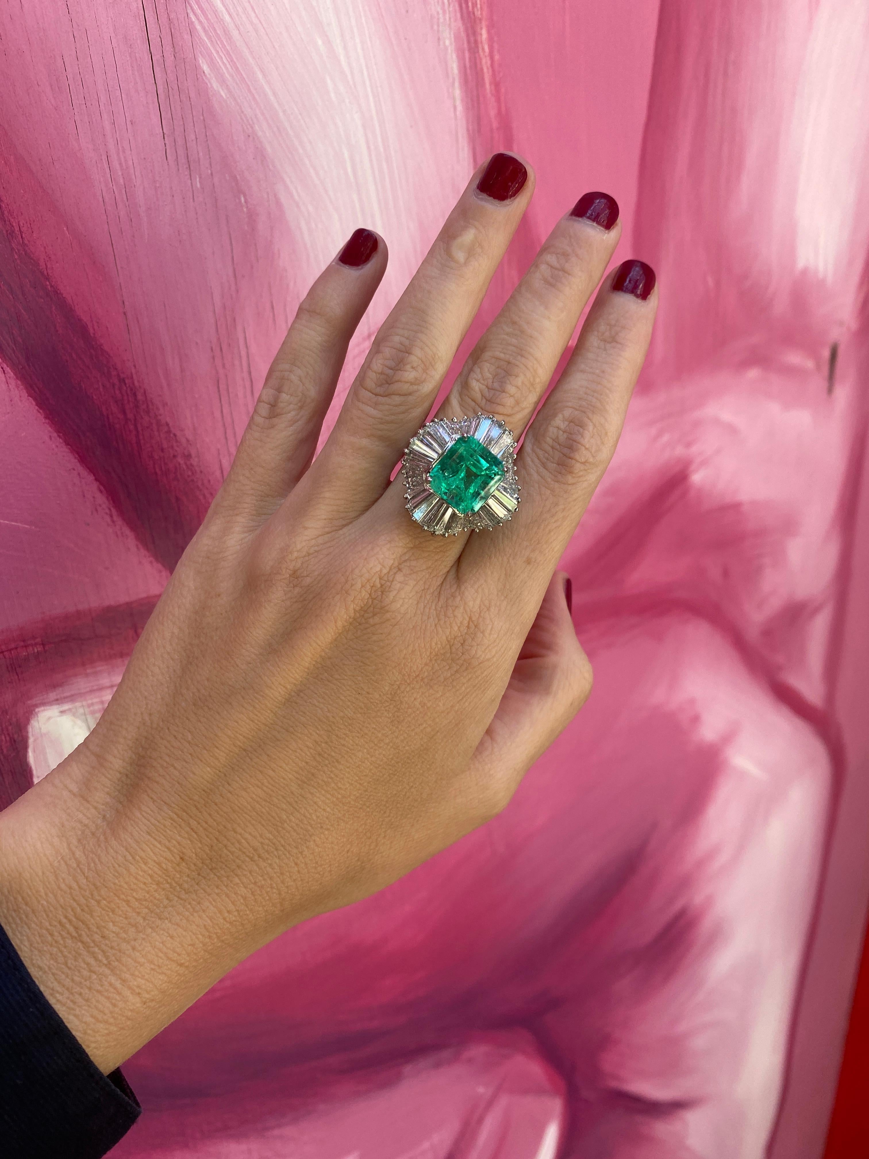 GIA Certified 6.77 Carat Colombian Emerald & Diamond Cocktail Ring For Sale 11