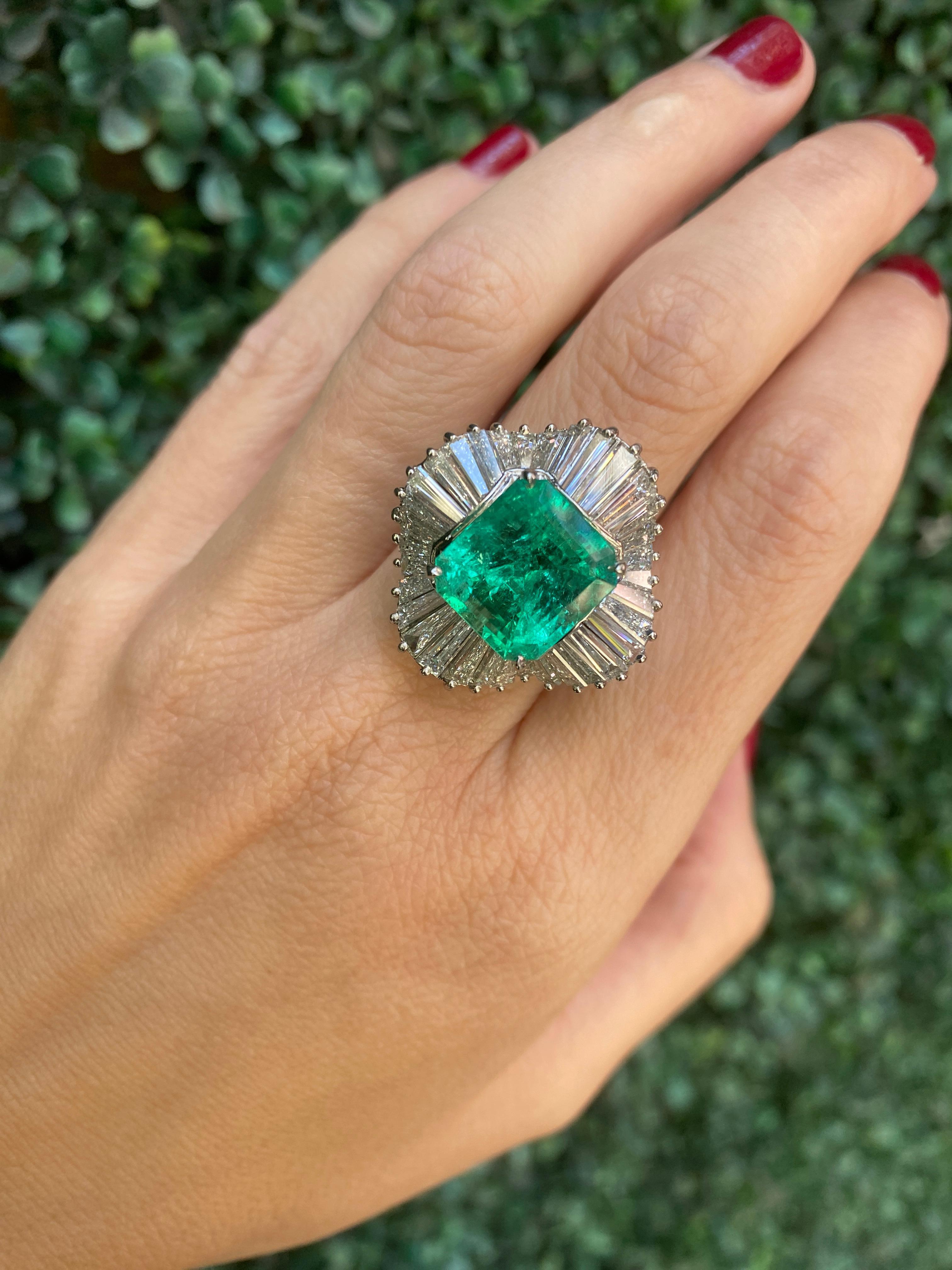 GIA Certified 6.77 Carat Colombian Emerald & Diamond Cocktail Ring For Sale 12
