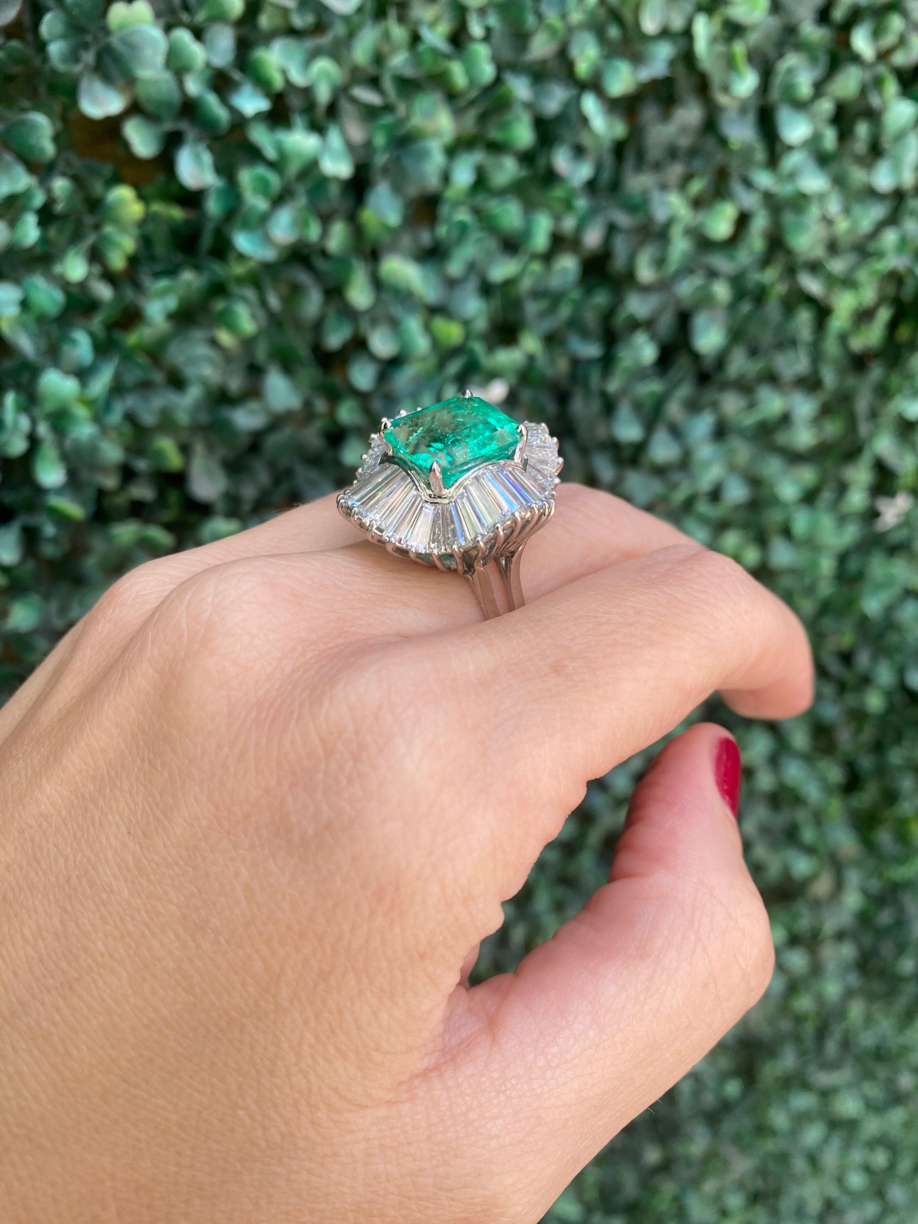 GIA Certified 6.77 Carat Colombian Emerald & Diamond Cocktail Ring For Sale 13