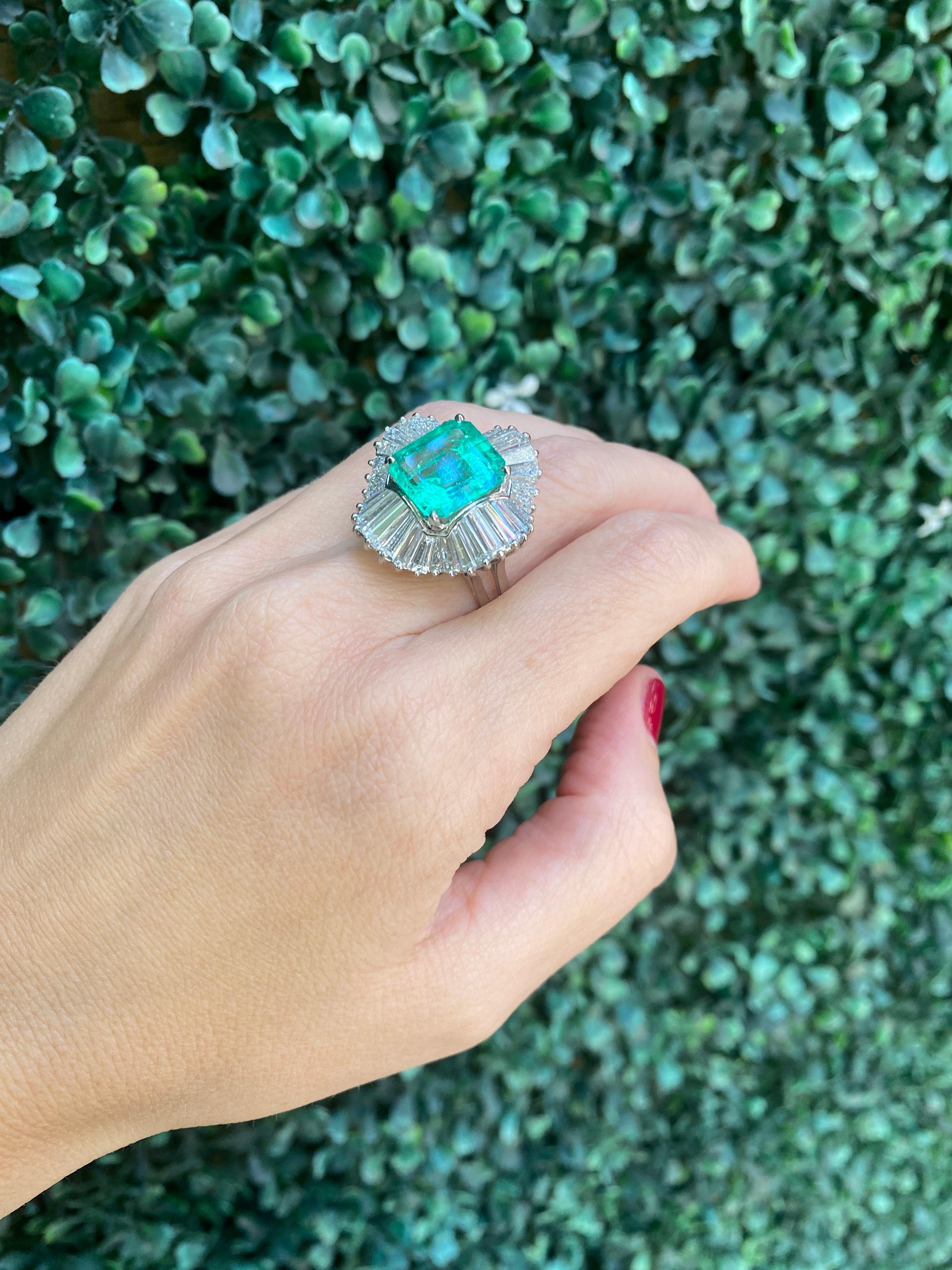 GIA Certified 6.77 Carat Colombian Emerald & Diamond Cocktail Ring For Sale 14