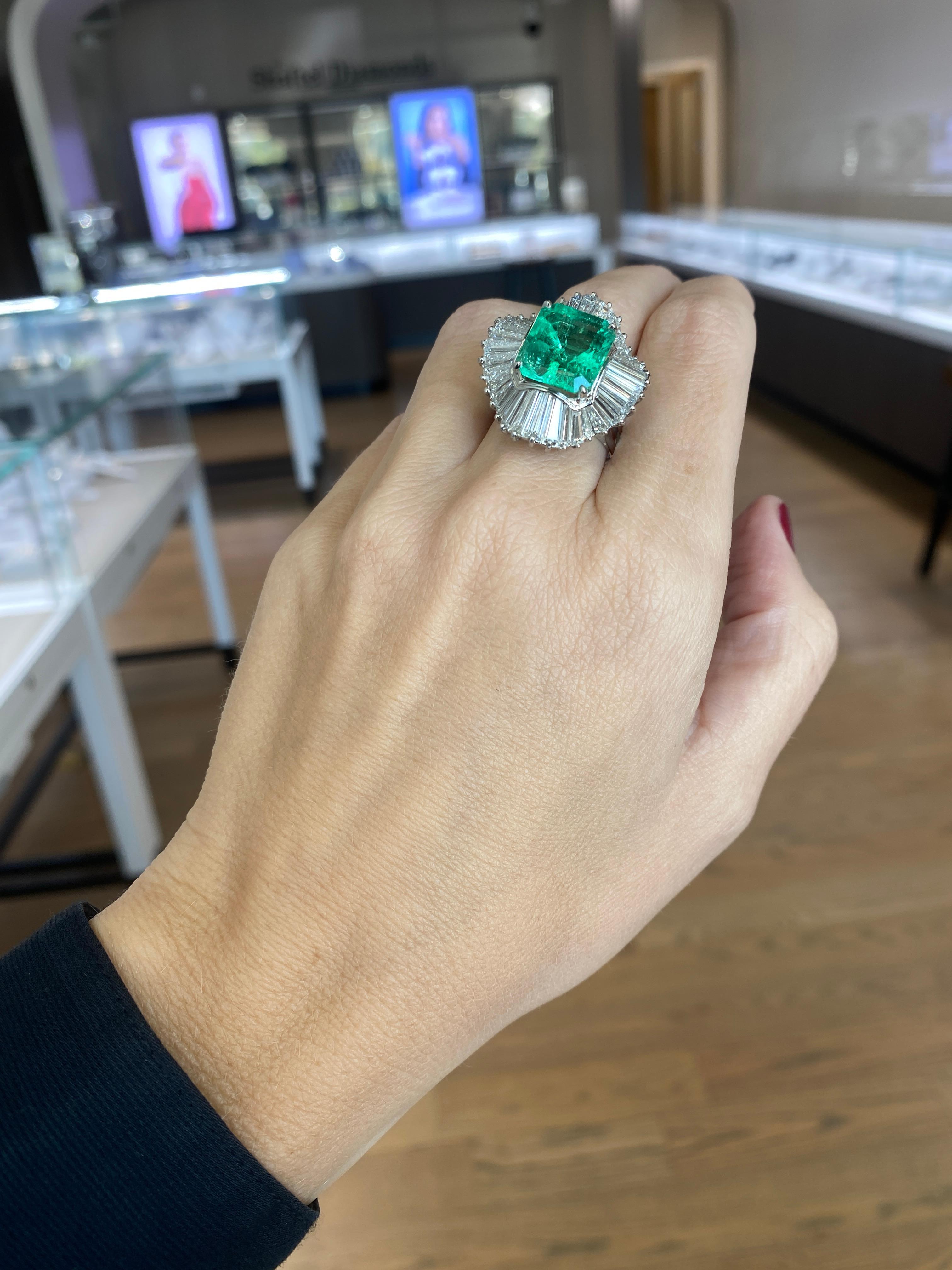 GIA Certified 6.77 Carat Colombian Emerald & Diamond Cocktail Ring For Sale 1