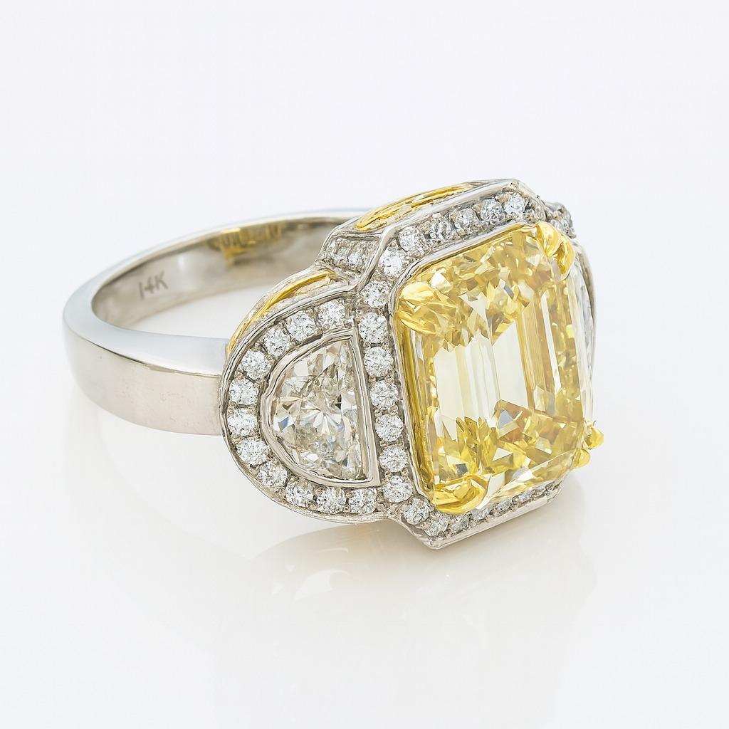 Bague de cocktail en platine et or 18 carats certifiée GIA, 6,87 carats de diamant jaune brunâtre fantaisie

Cette magnifique bague de cocktail est ornée d'un diamant naturel certifié GIA pesant 6,87 carats et mesurant 11,78 x 9,66 x 6,83 mm. Le