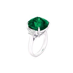 GIA Certified 6.88 Carat Vivid Green Emerald Diamond Platinum Ring